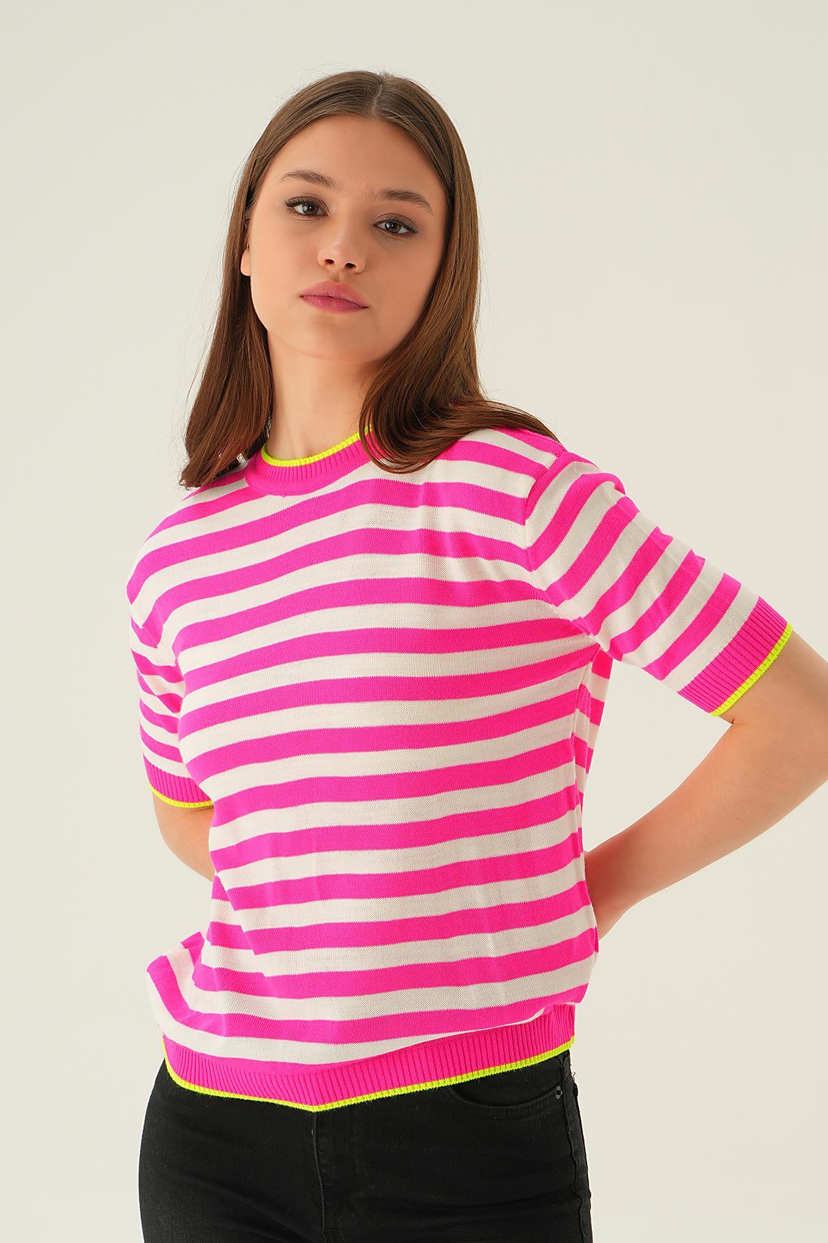 Fuşya Bisiklet Yaka Çizgili Tişört 1469 - 3