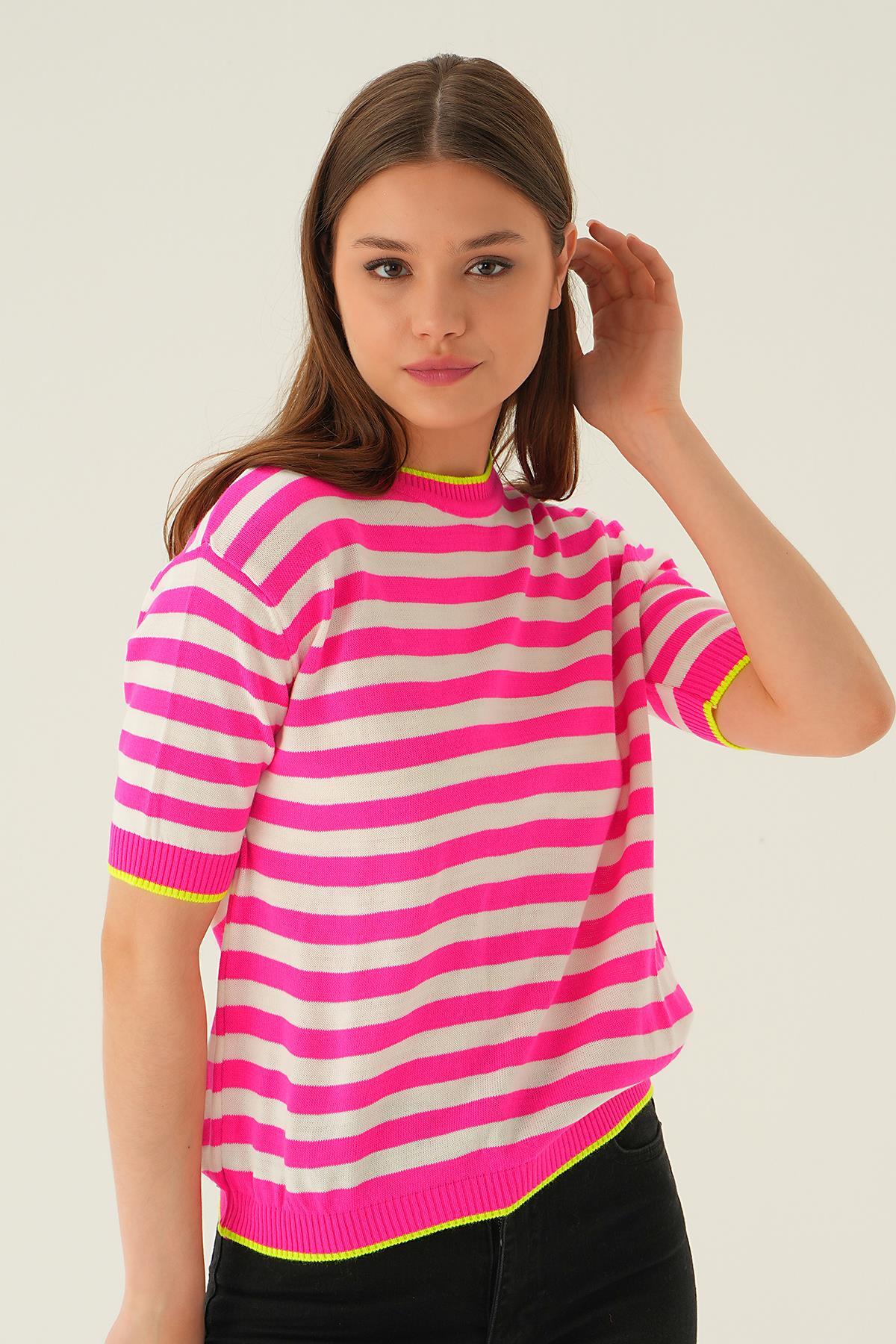 Fuşya Bisiklet Yaka Çizgili Tişört 1469 - 4