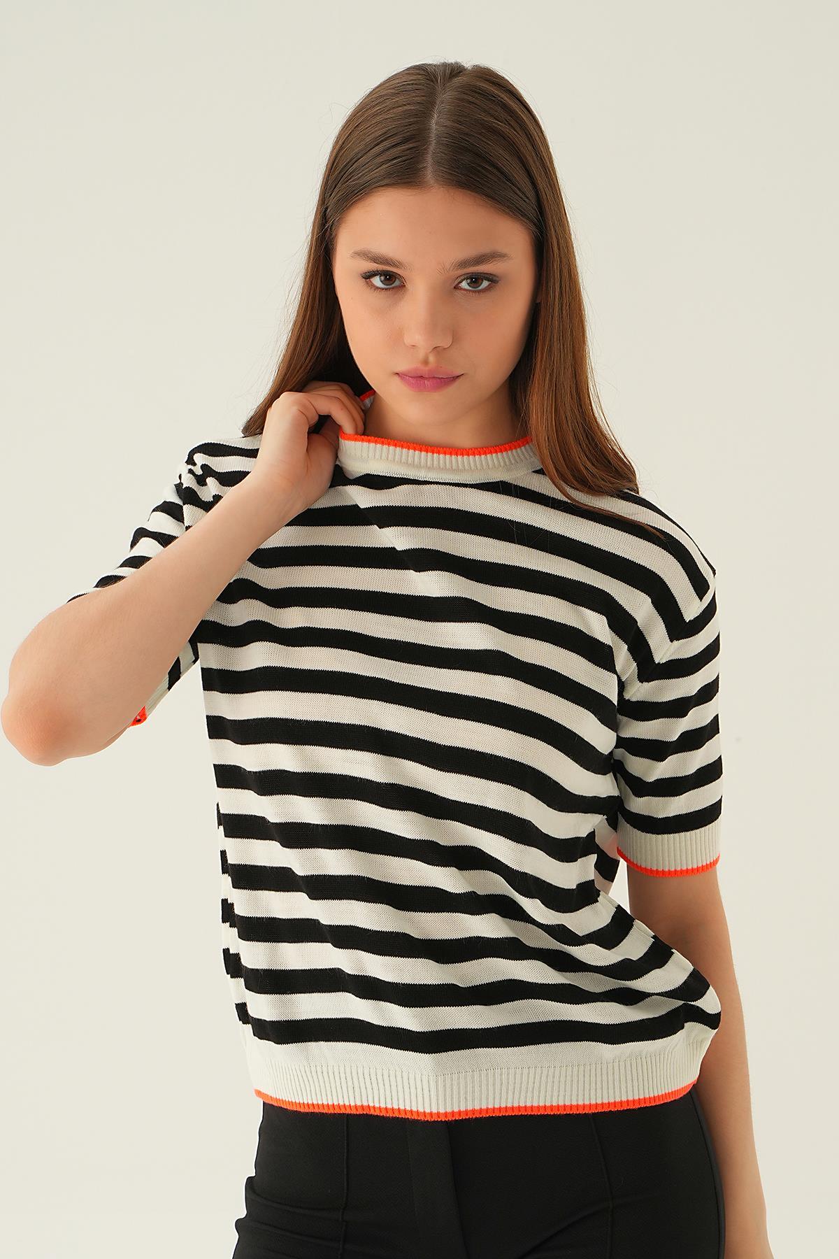 1469 Bisiklte Yaka Çizgili Tişört Kemik - 5