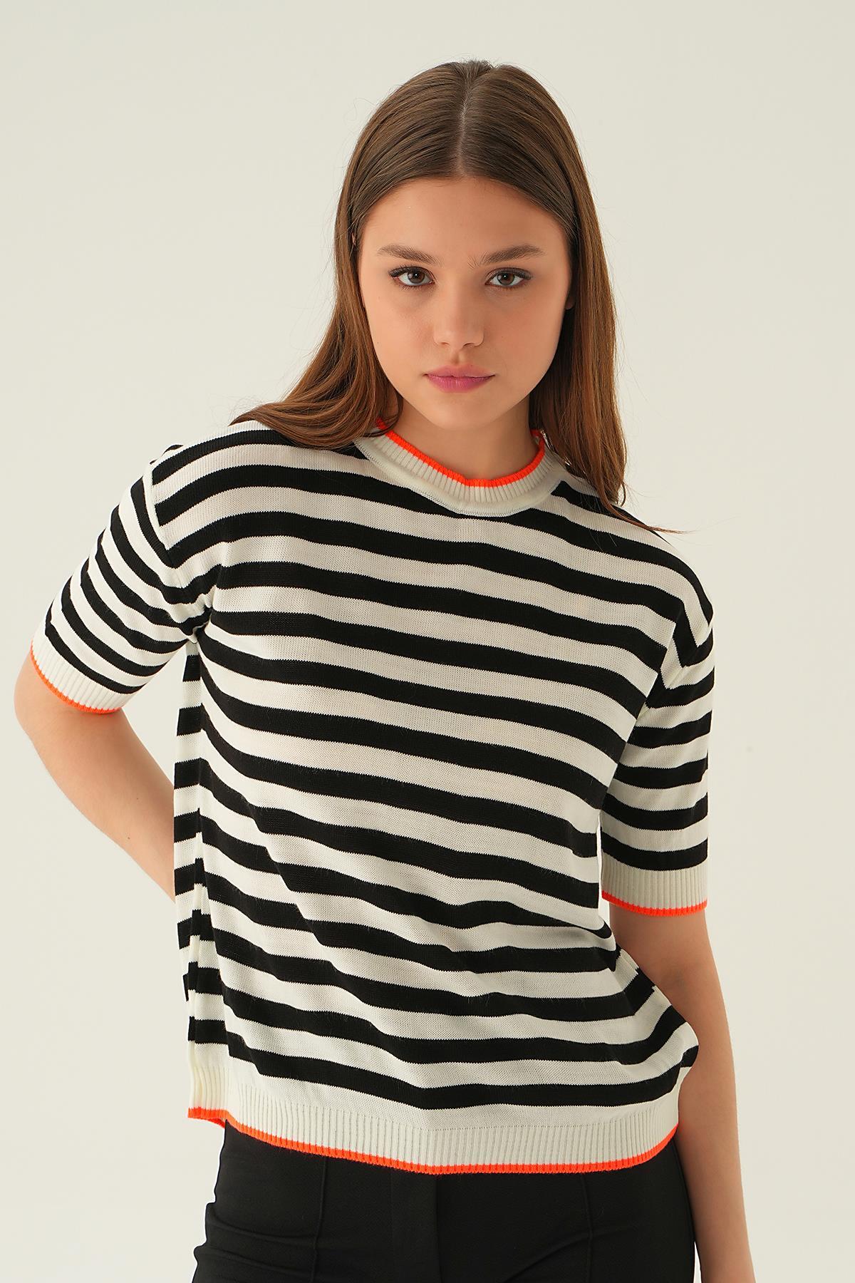 1469 Bisiklte Yaka Çizgili Tişört Kemik 
