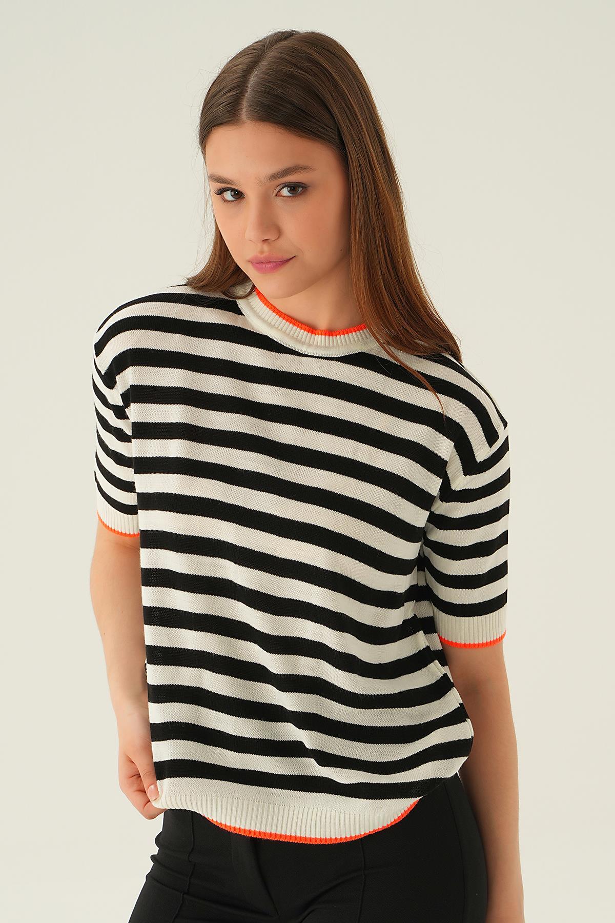 1469 Bisiklte Yaka Çizgili Tişört Kemik - 6