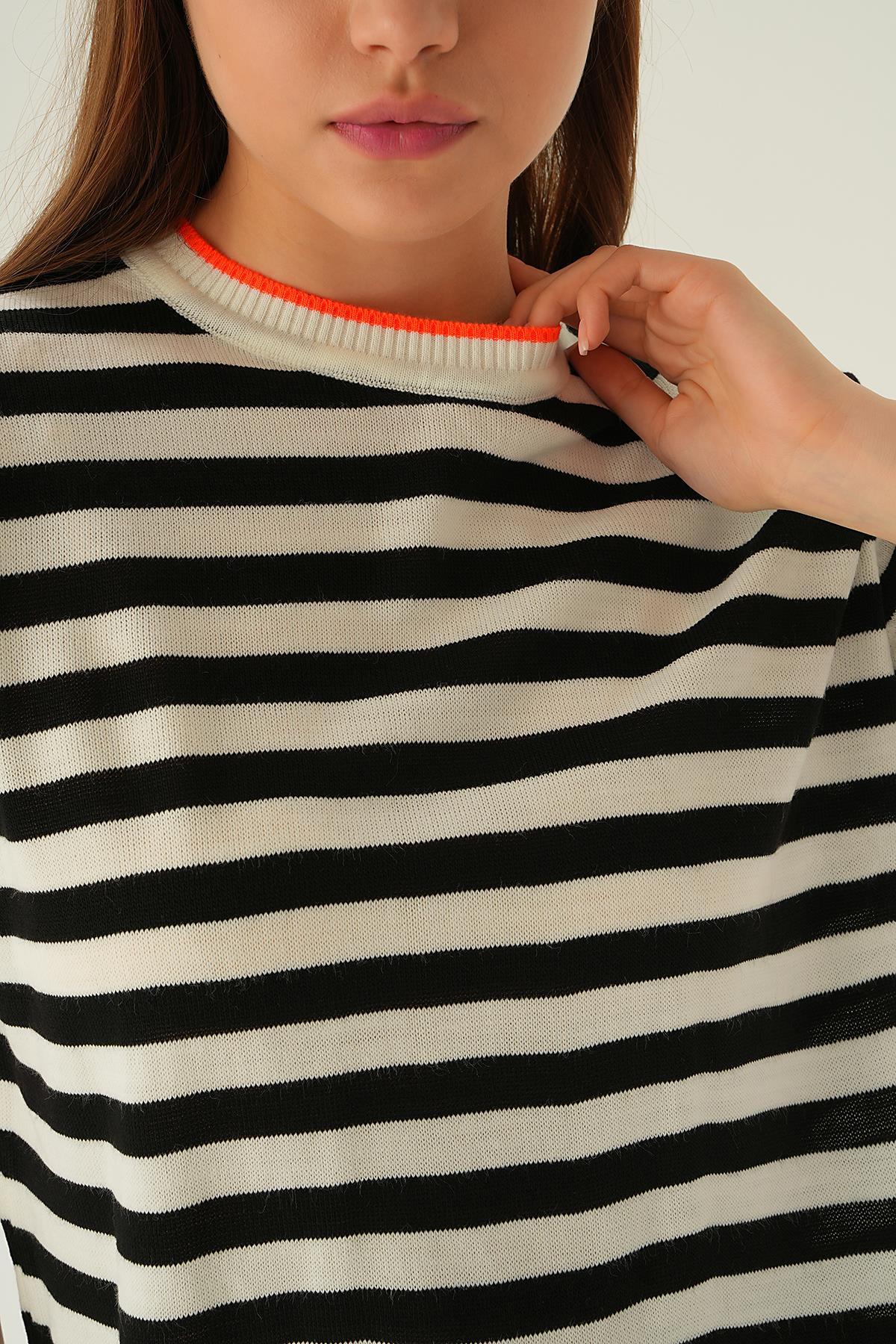 Kemik Bisiklet Yaka Çizgili Tişört 1469 - 3