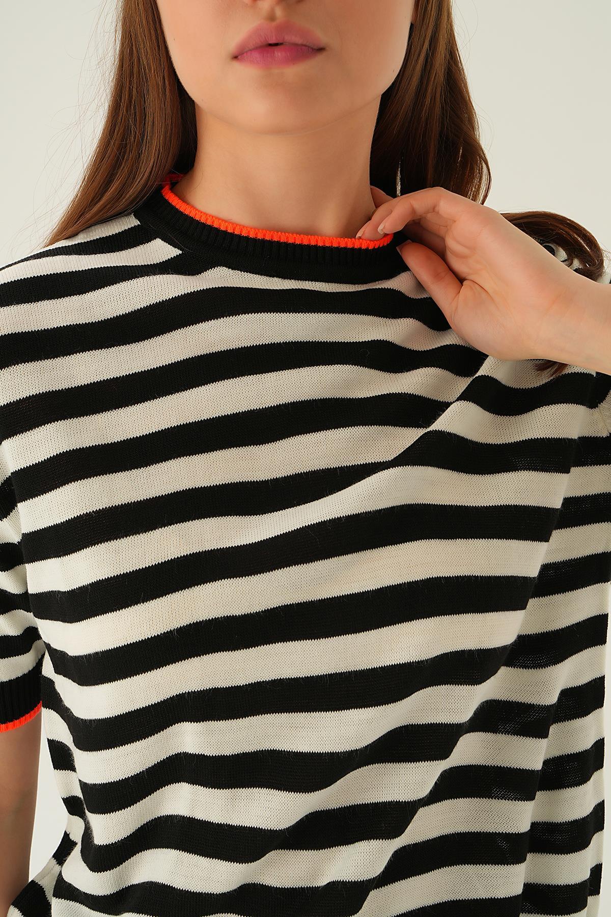 1469 Bisiklte Yaka Çizgili Tişört Siyah - 6