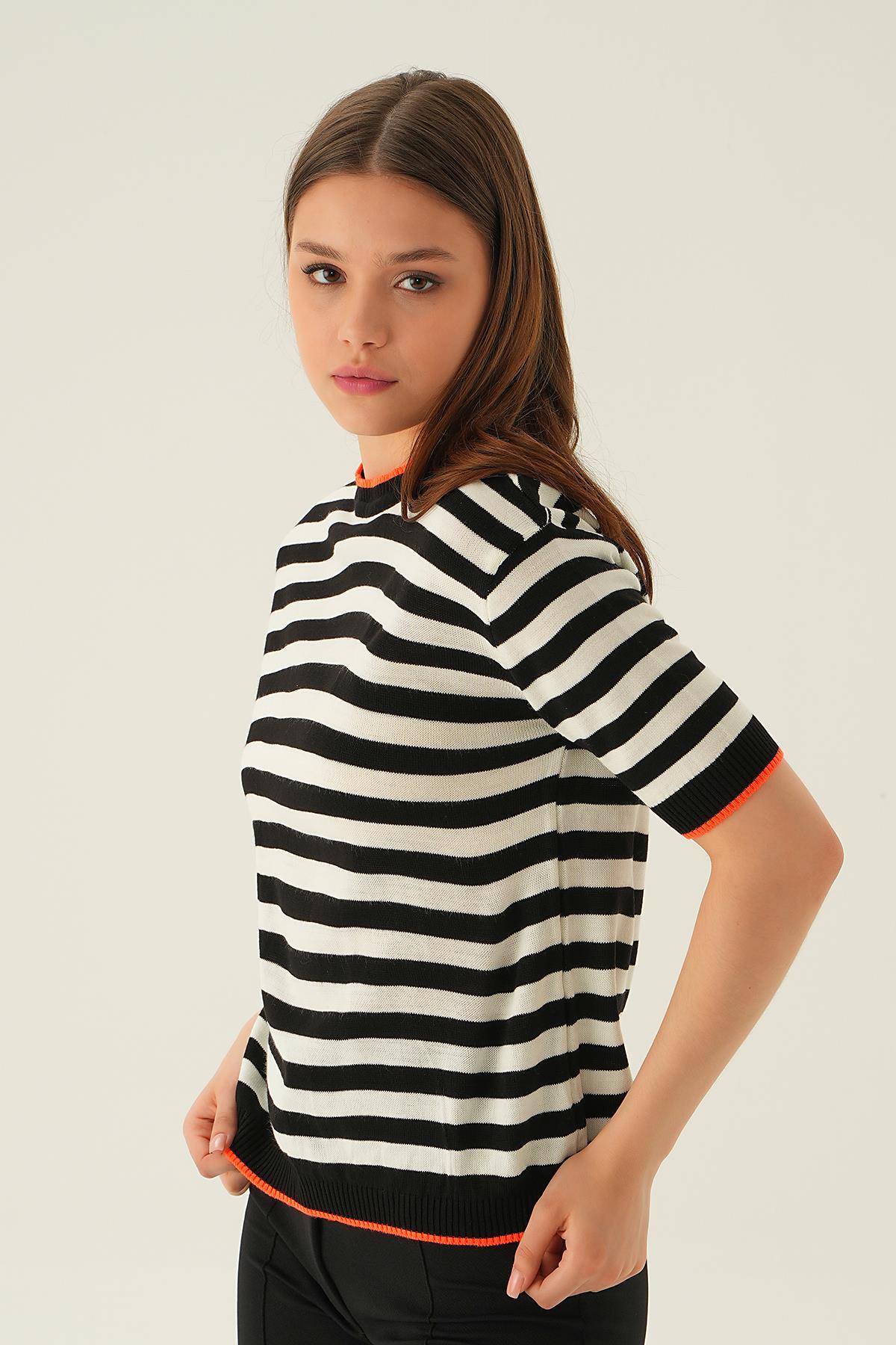 Siyah Bisiklet Yaka Çizgili Tişört 1469 - 4