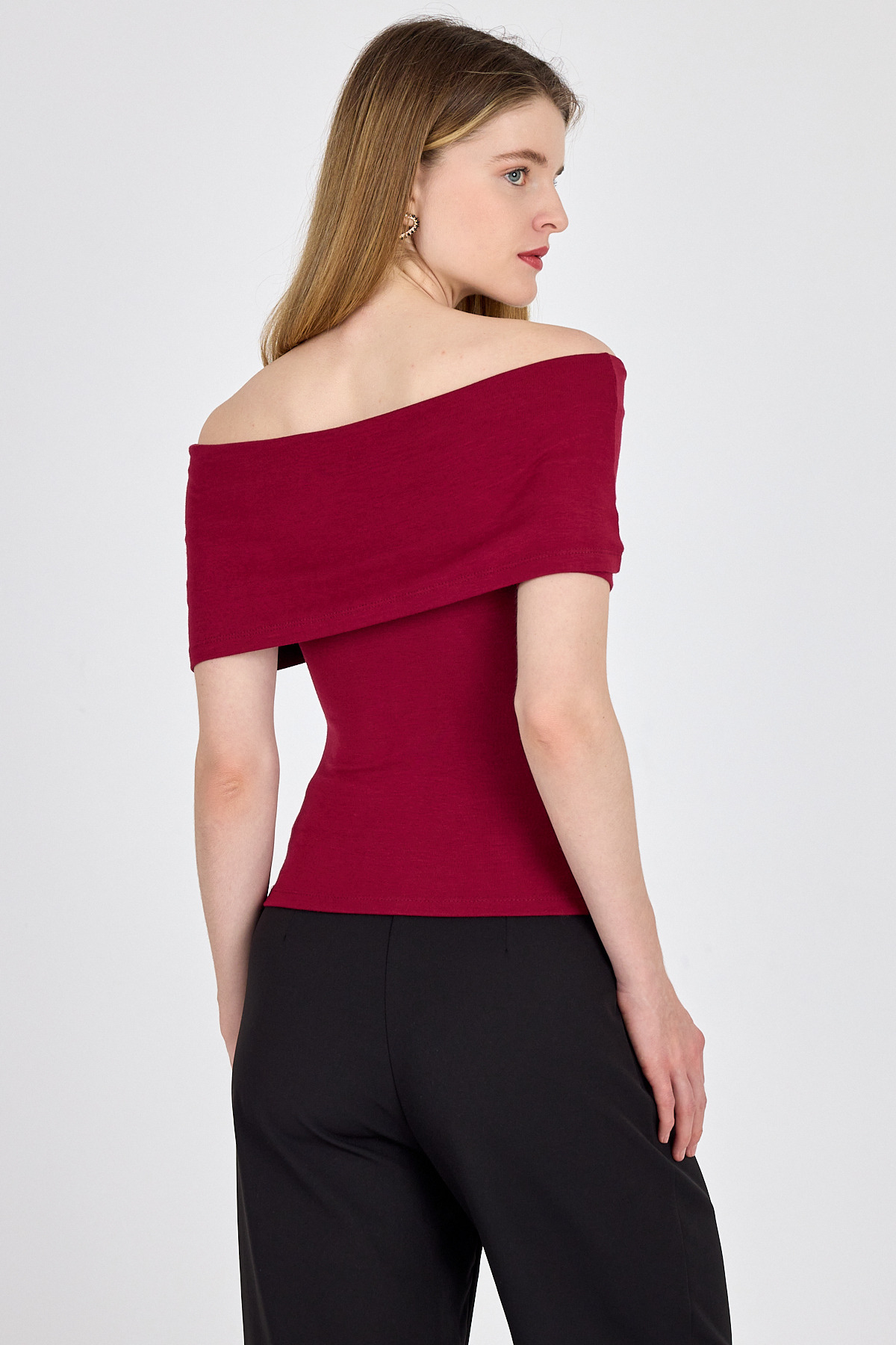 Bordo Viskoz/Yumuşak Kumaş Madonna Yaka Toka Detaylı Bluz 1475 - 5