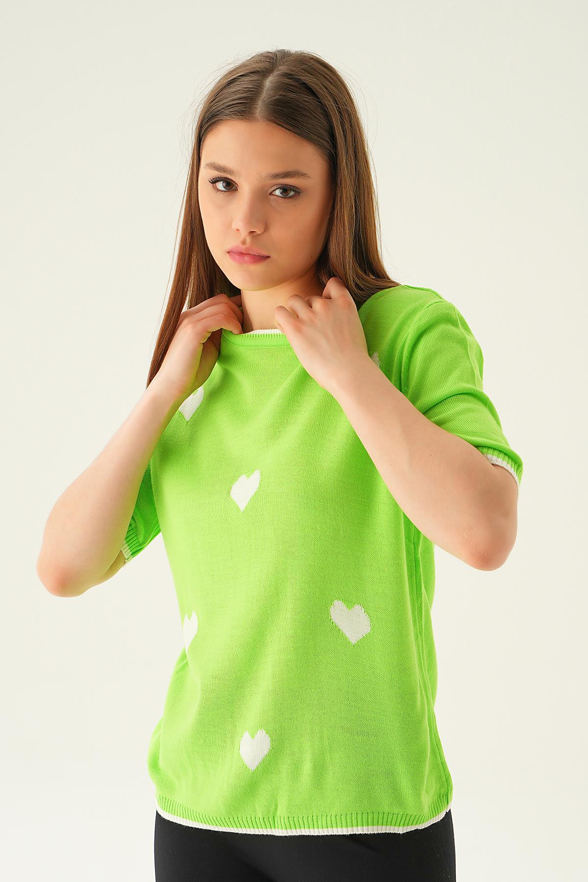 Elma Yeşili Kalpli Tişört 1489 - 3