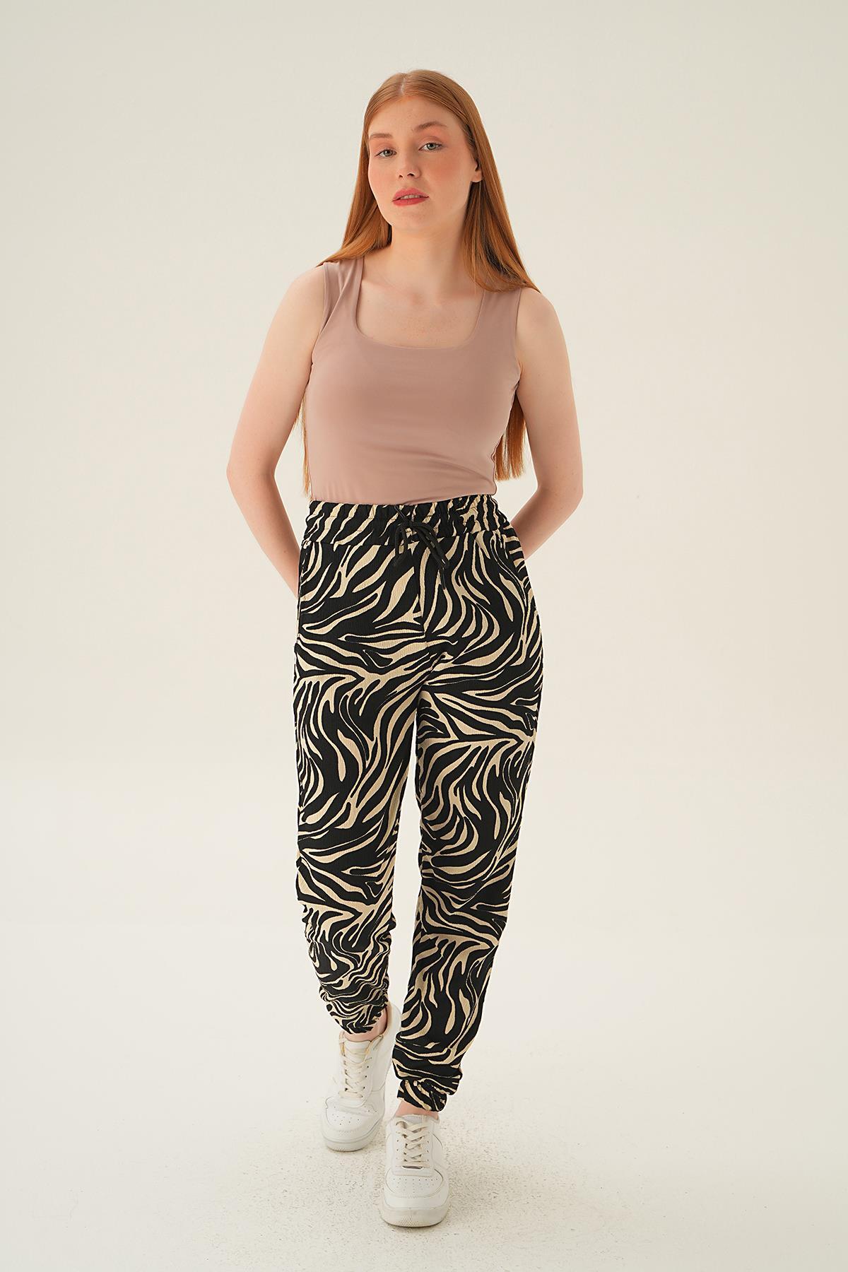 15818 Desenli Eşoman Ekru 