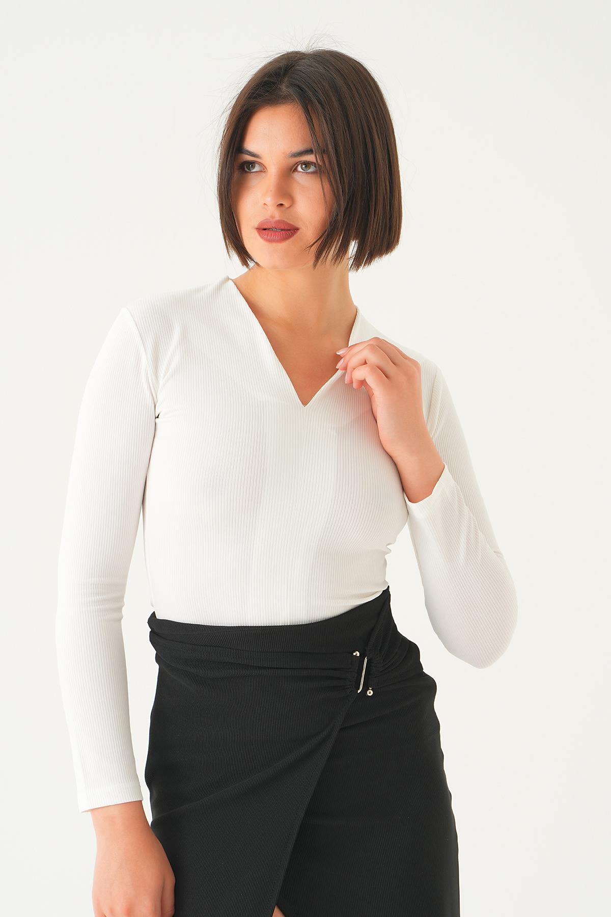 Beyaz V Yaka Bluz 9021M - 2