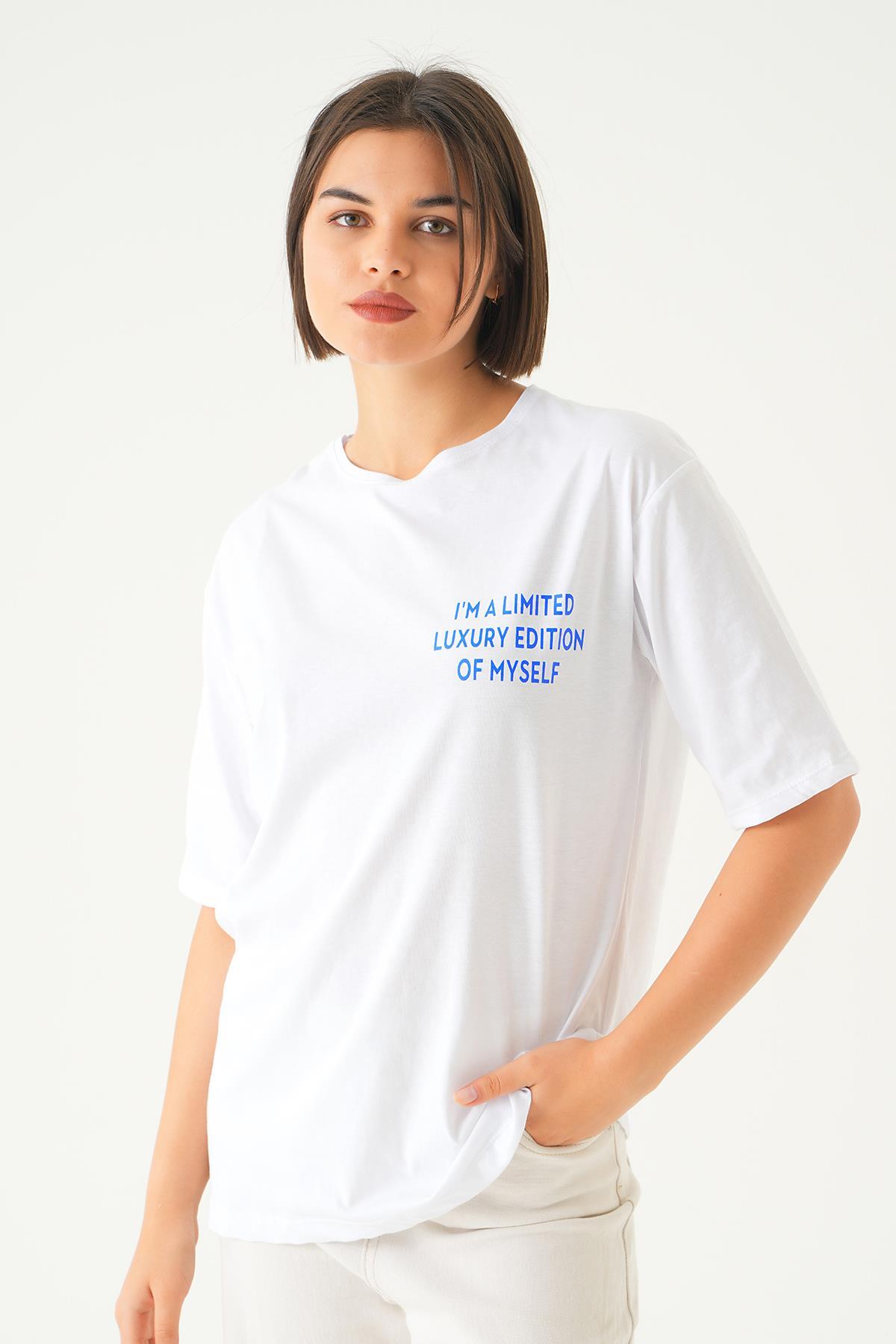 1704 Yazı Detay Baskı Oversize Tişört Beyaz 