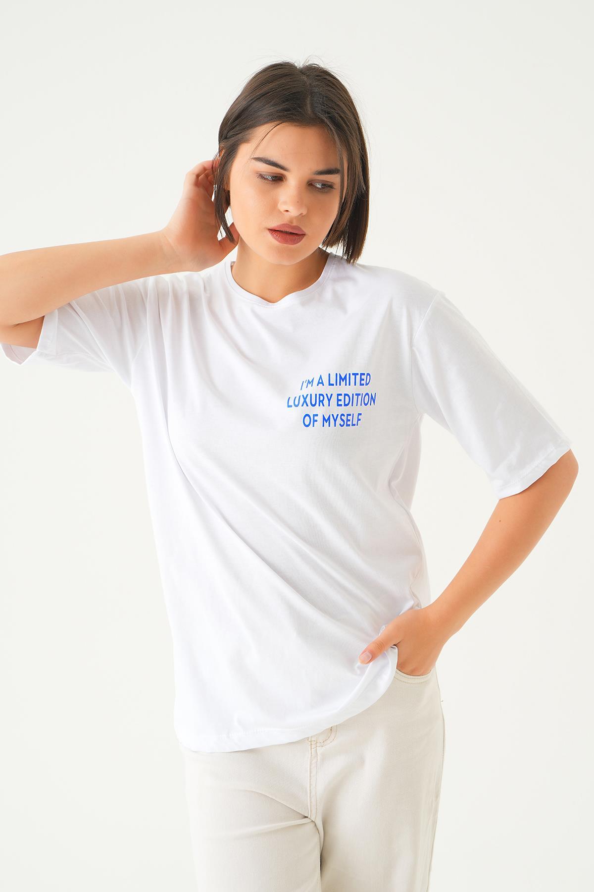 Beyaz Yazı Detay Baskı Oversize Tişört 1704 - 2