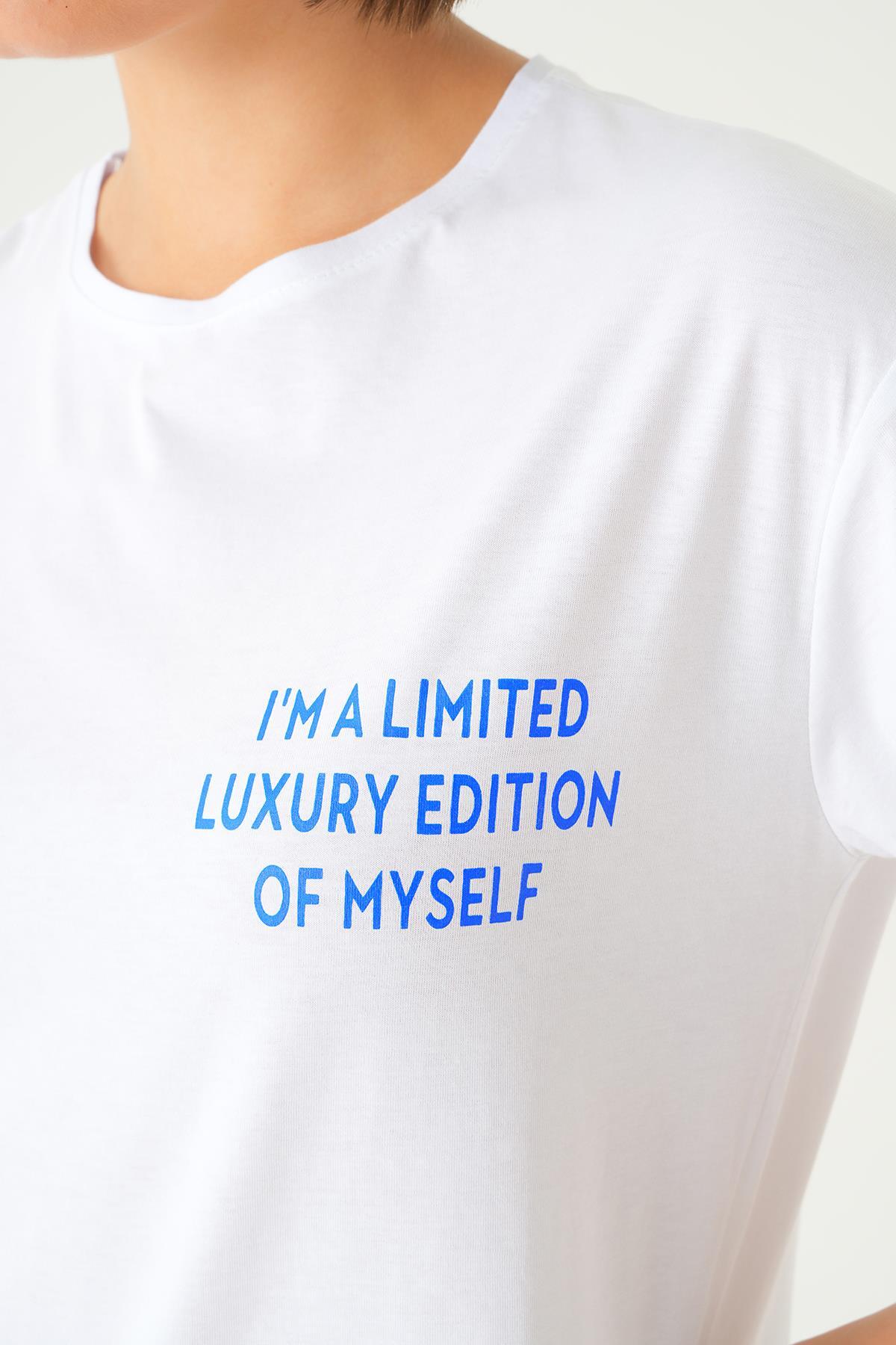 Beyaz Yazı Detay Baskı Oversize Tişört 1704 - 6