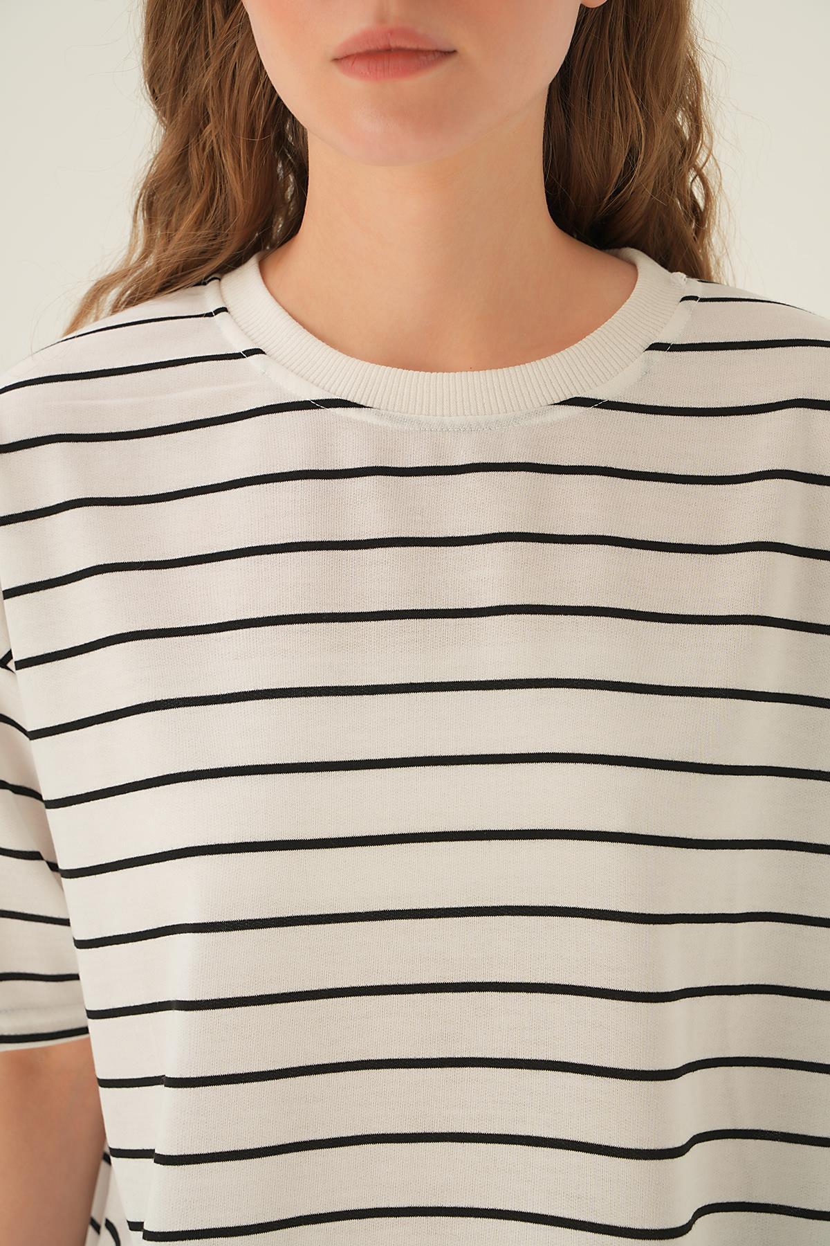 Beyaz Çizgili Tişört 1708 - 6