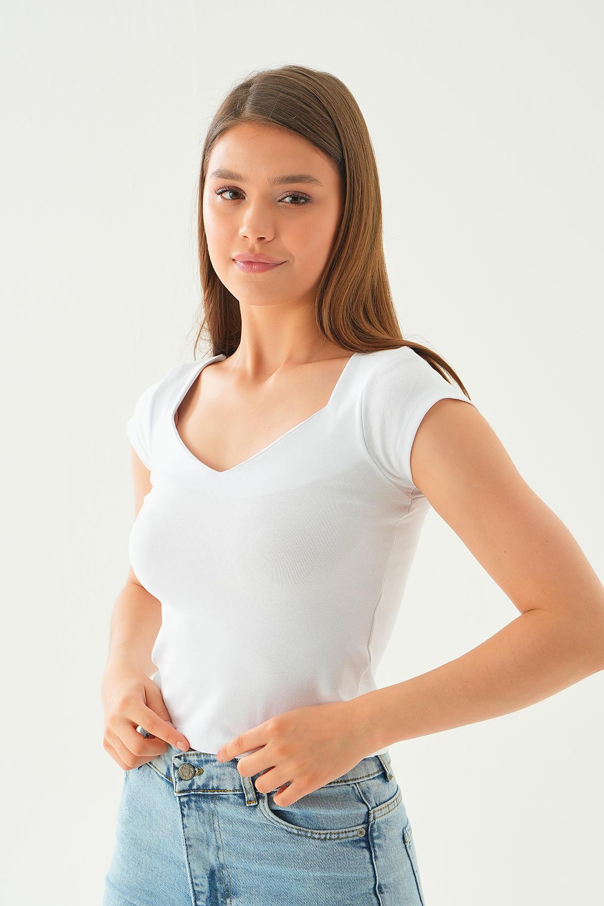 Beyaz Kalp Yaka Kısa Kol Tişört 9025M - 3