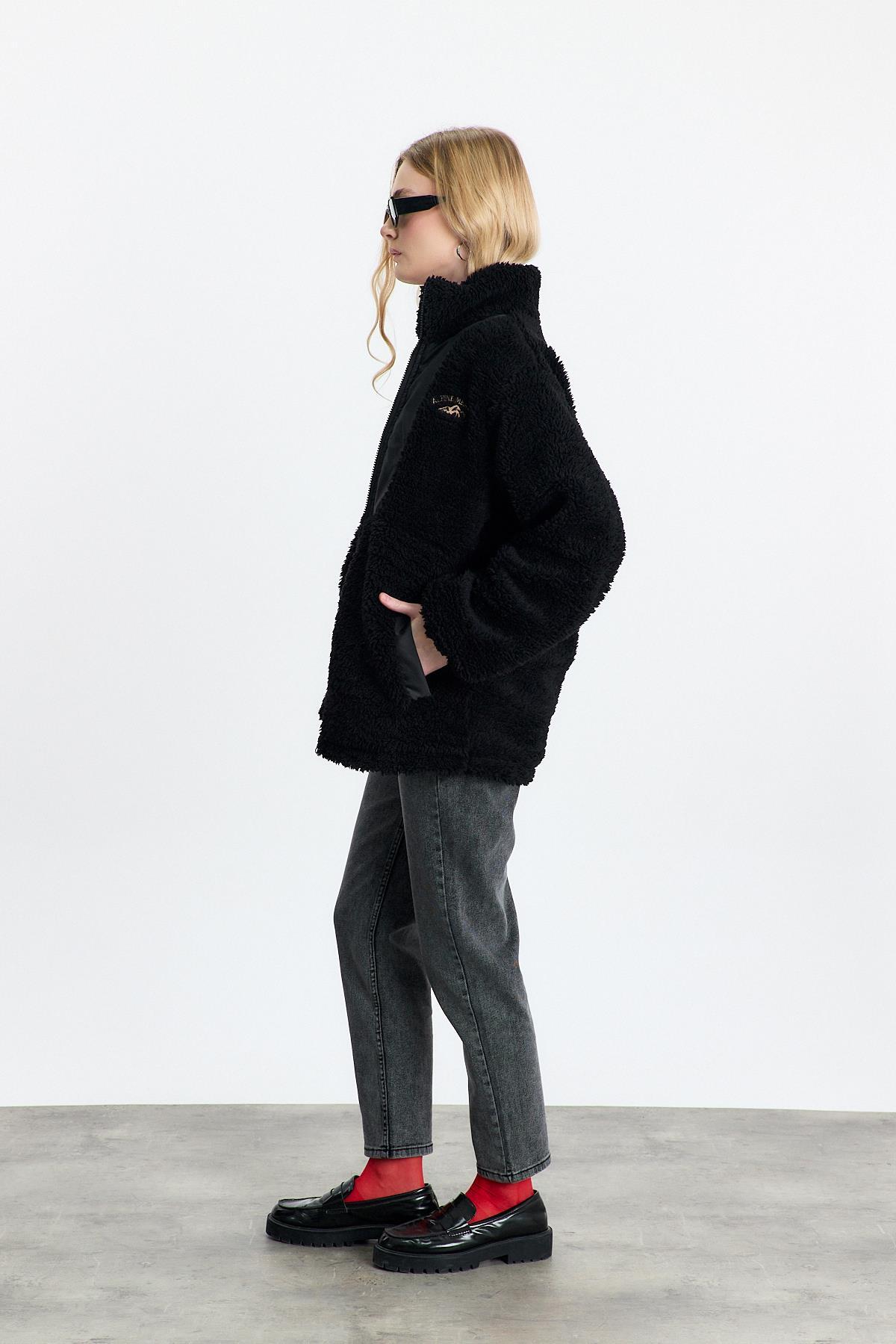 Siyah Nakış Detay Cepli Welsoft Hırka 18887 - 8