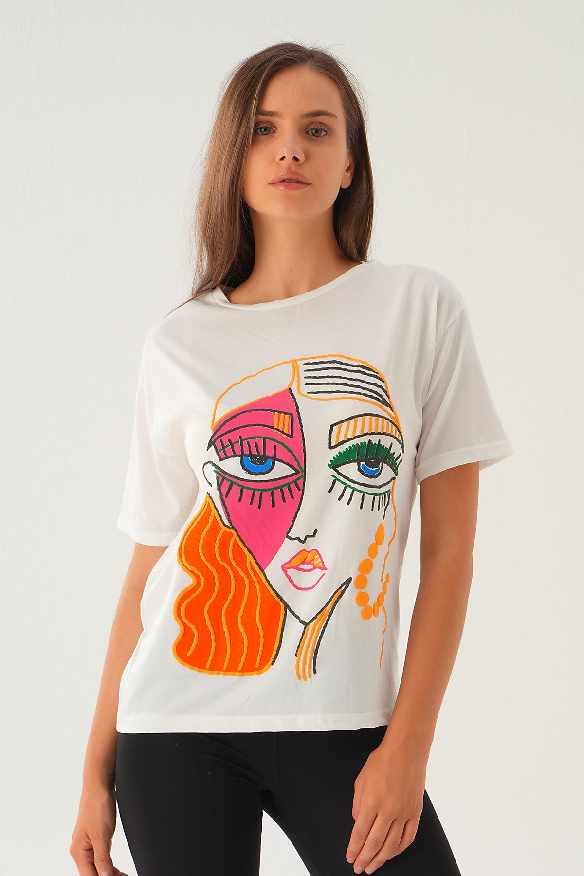 1906 Yüz Baskı Detay Tişört Beyaz - 1