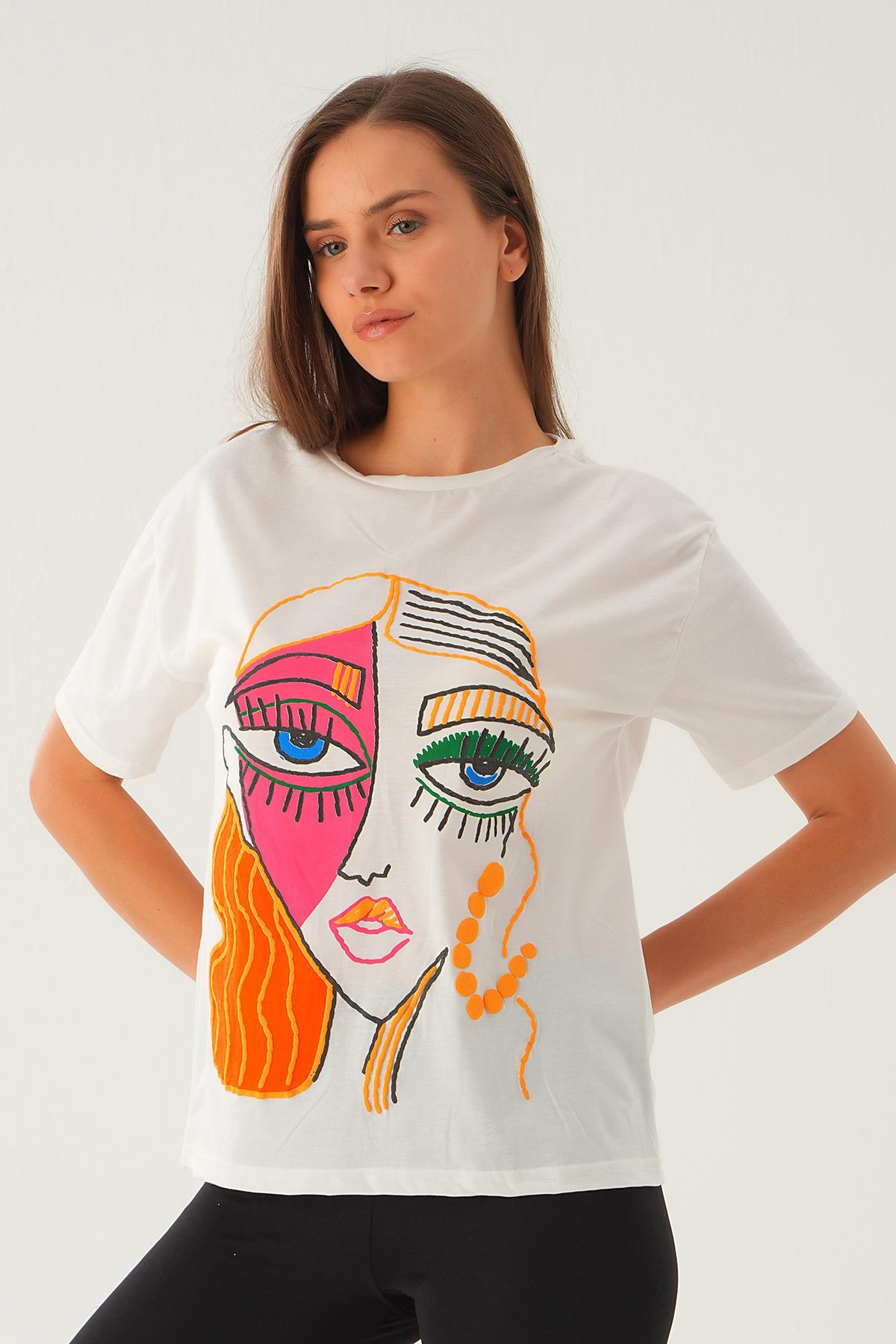 1906 Yüz Baskı Detay Tişört Beyaz - 5