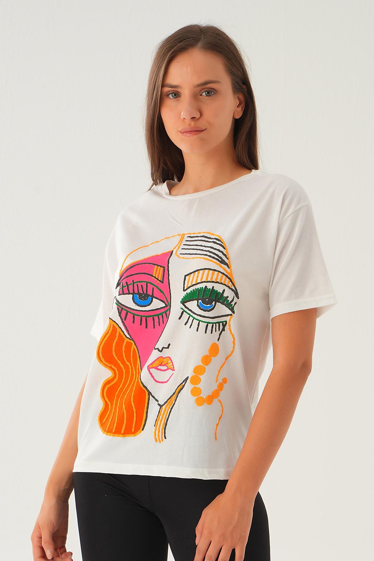 Beyaz Yüz Baskı Detay Tişört 1906 - 4