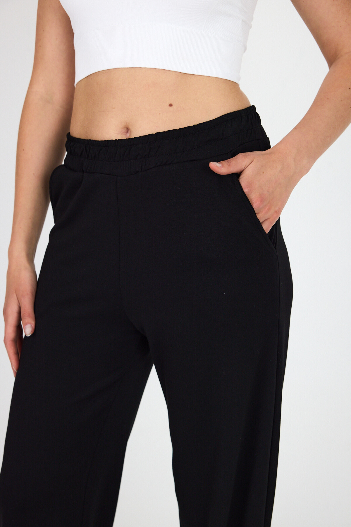 Siyah Bel Lastik Geniş Paça Eşofman 2001 - 4