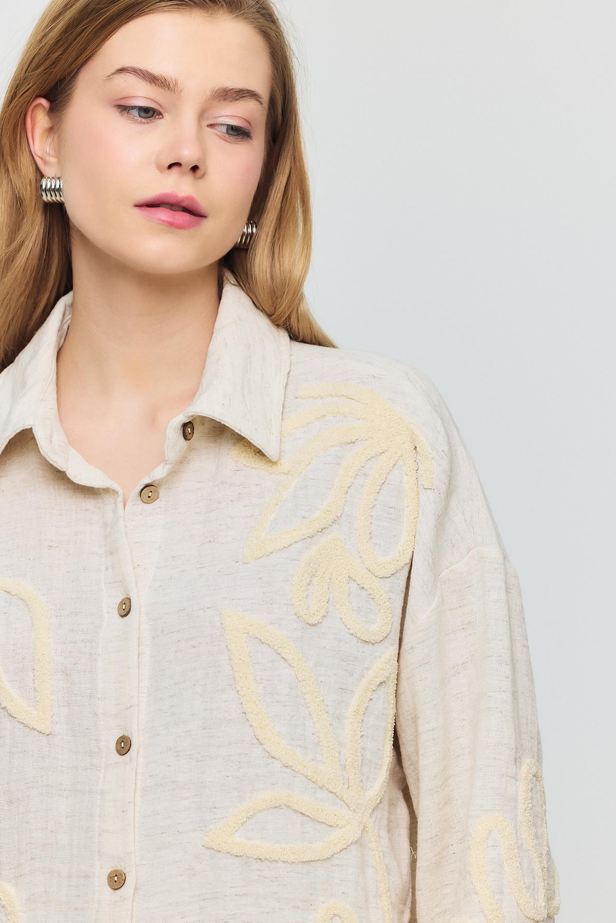 2004 Önü Yaprak Nakışlı Gömlek Bej - RAYS