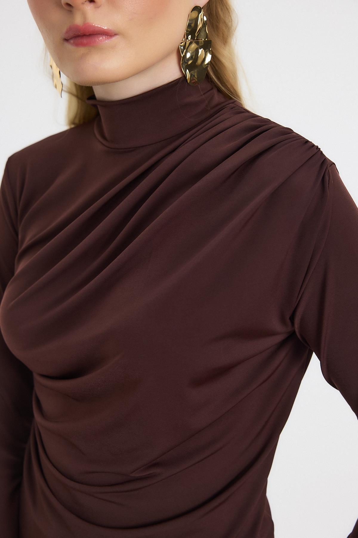 20059 Büzgü Detay Sandy Bluz Acı Kahve - 4