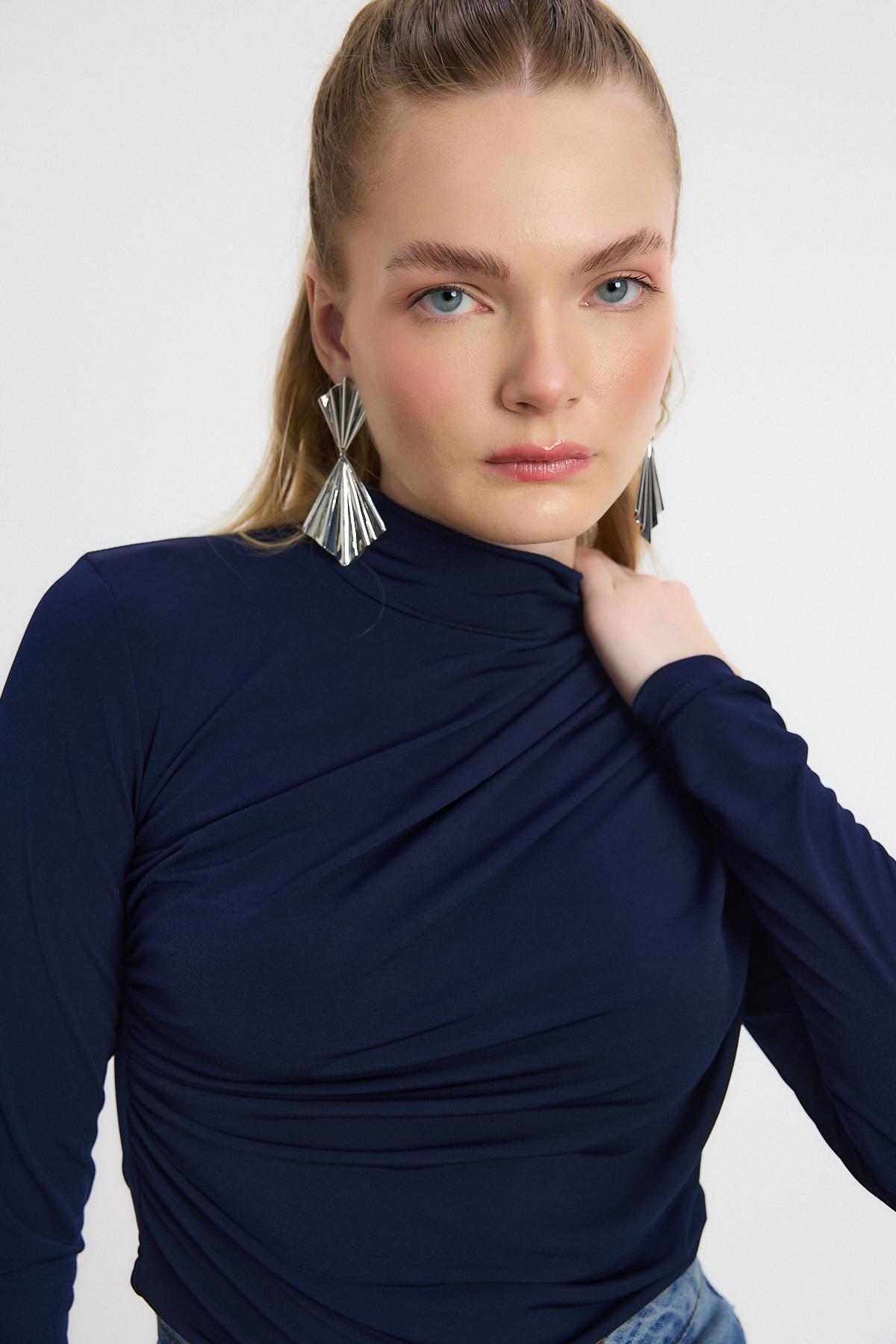 20059 Büzgü Detay Sandy Bluz Laci - RAYS