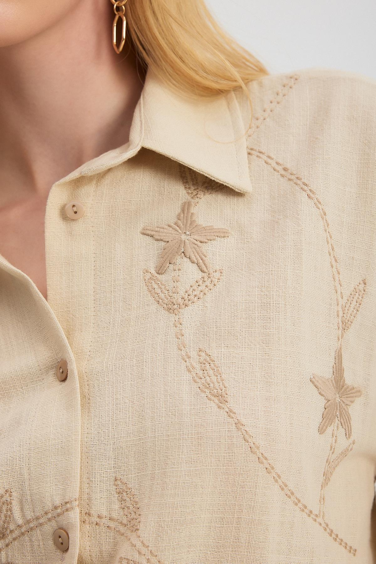 2006 Çiçek Nakışlı Gömlek Taş - 4