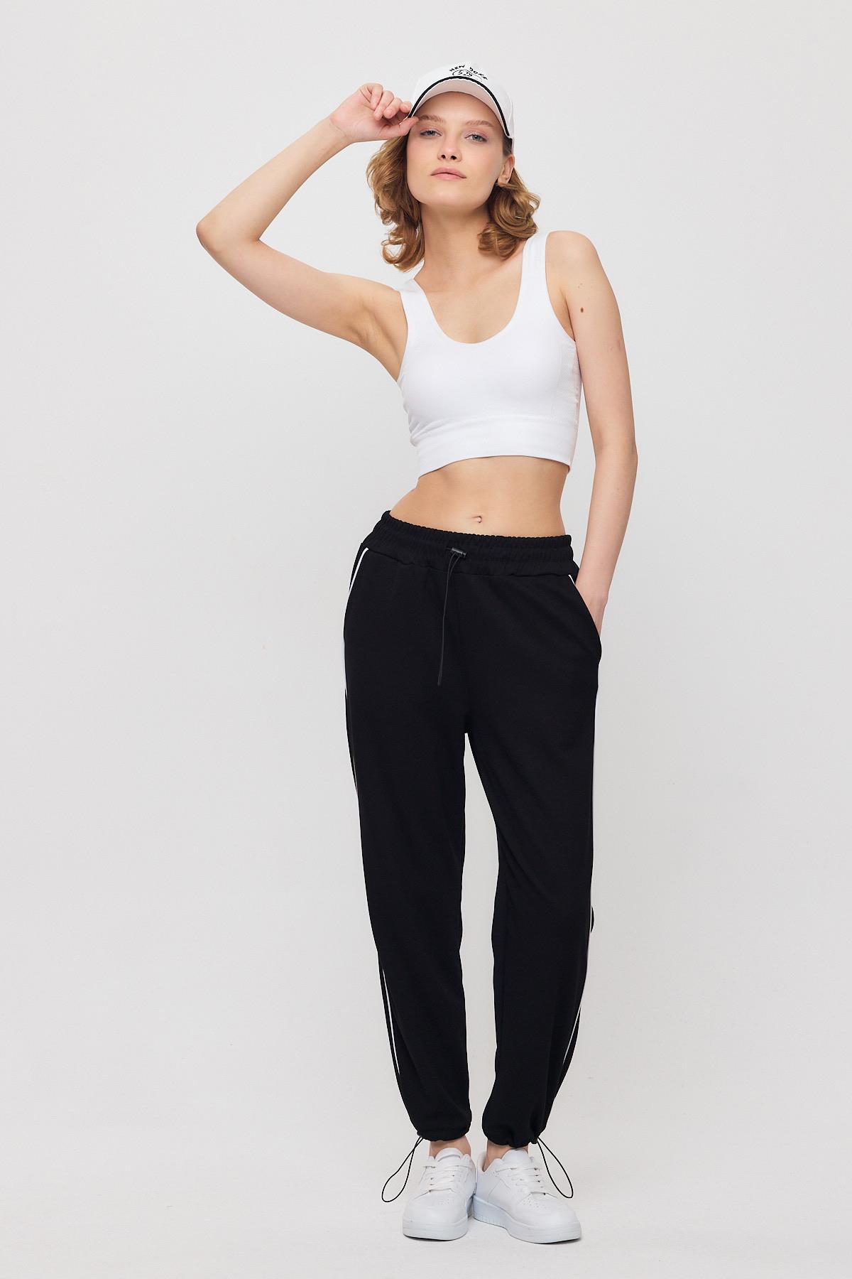 Siyah-Beyaz Ara Biye Detay Eşofman 2009 