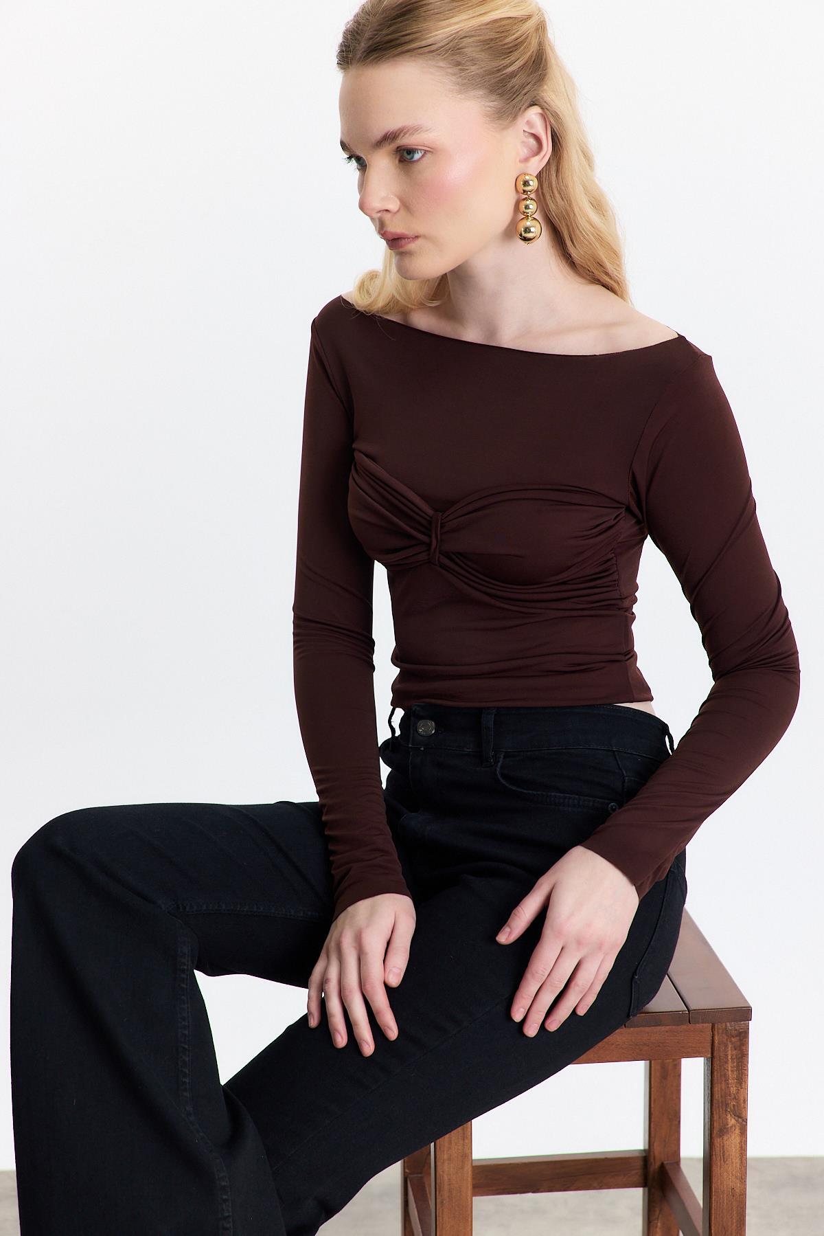 Kahve Göğüs Büzgü Detay Bluz 20178 