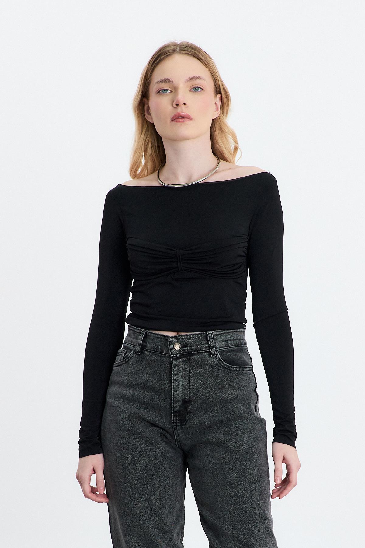 20178 Büzgü Detay Bluz Siyah - RAYS