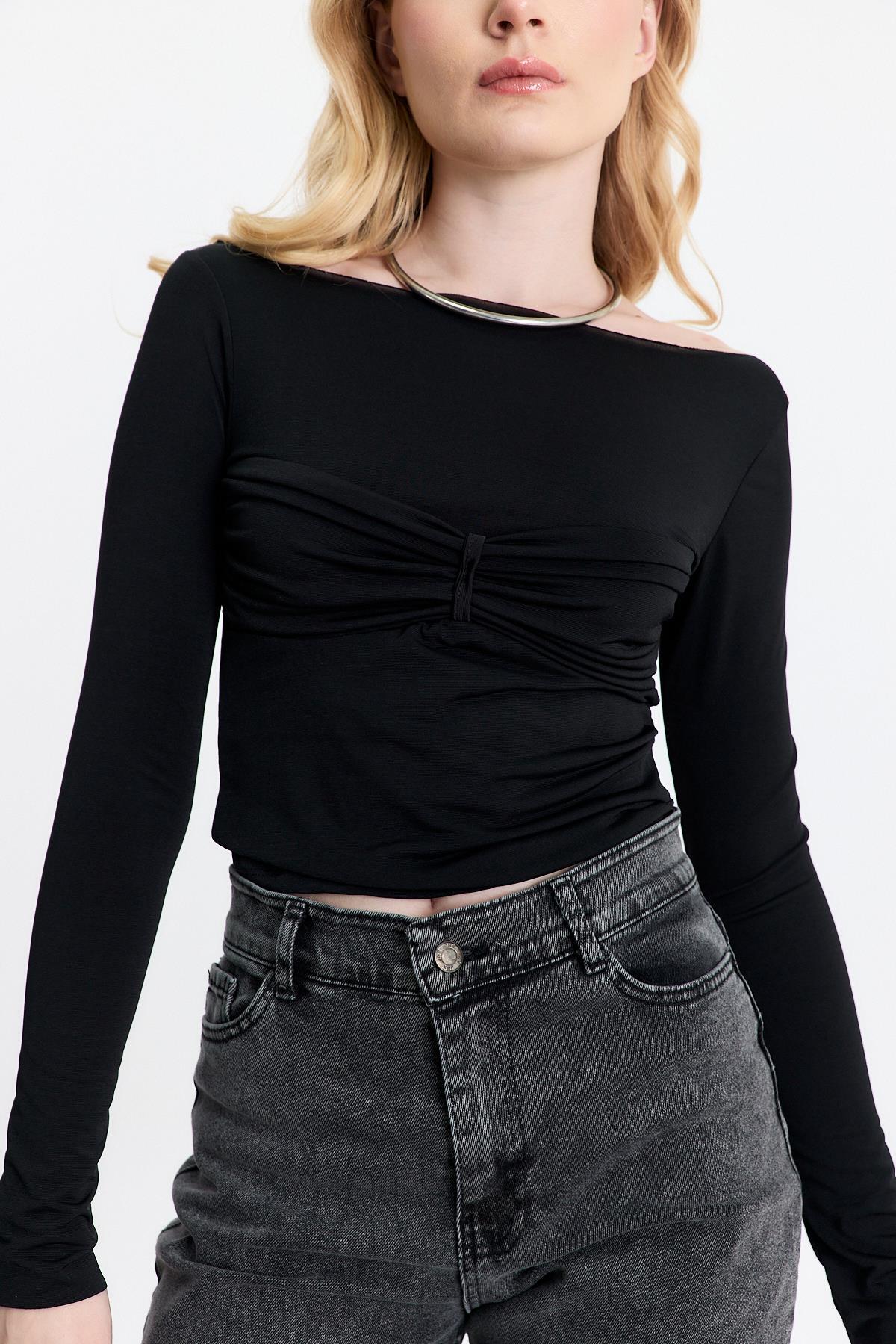 20178 Büzgü Detay Bluz Siyah - RAYS