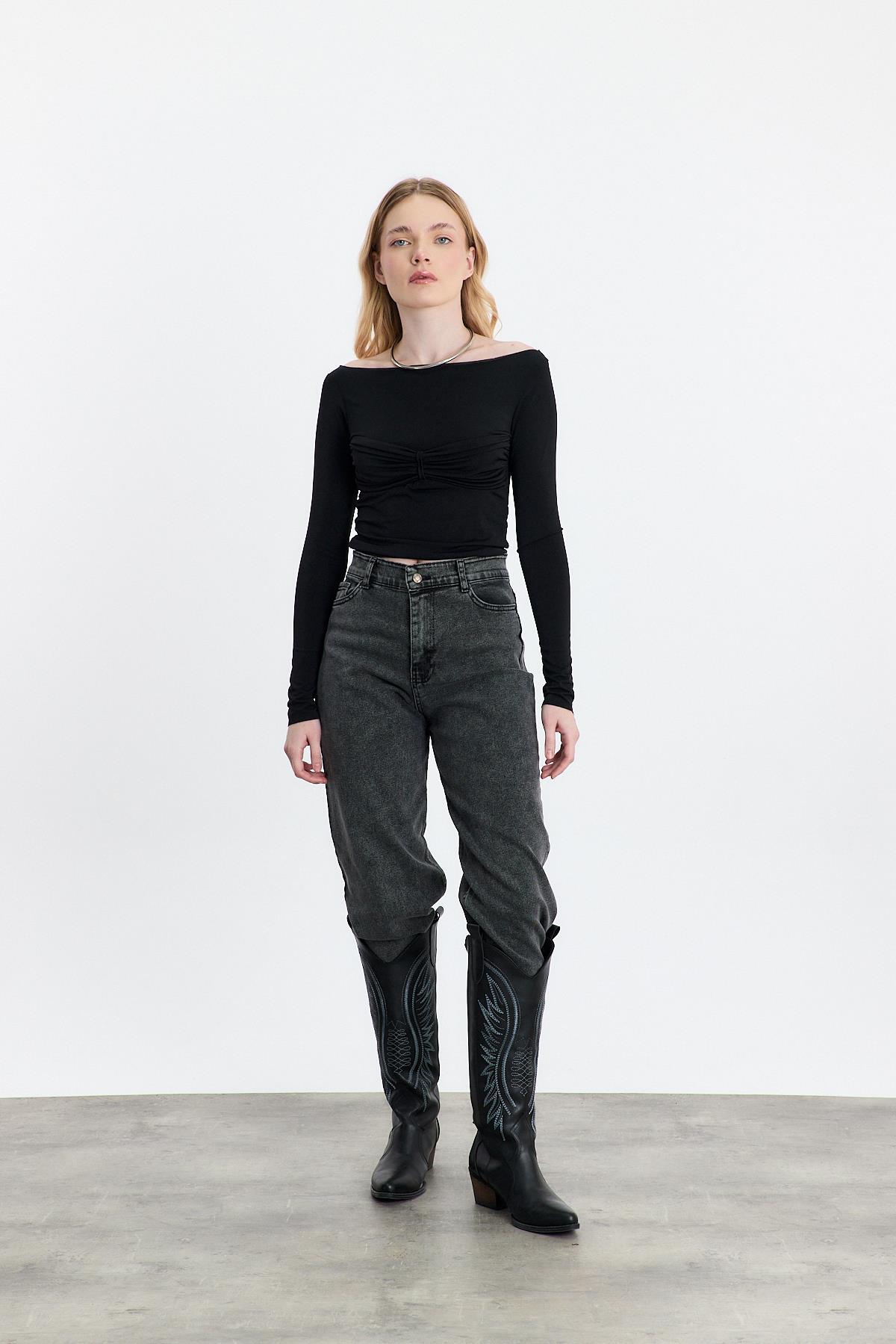 Siyah Göğüs Büzgü Detay Bluz 20178 - 3