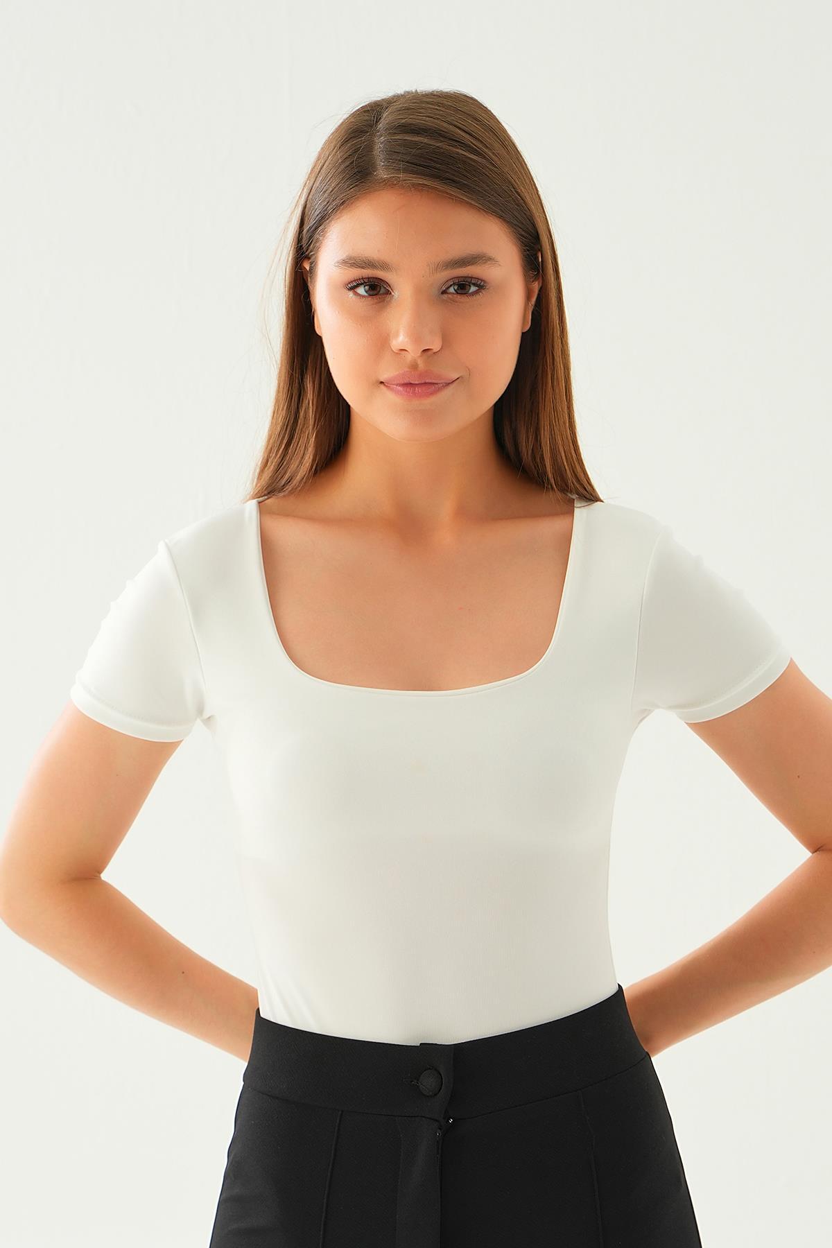 Beyaz Çıtçıt Detay Bluz 2034 - 2