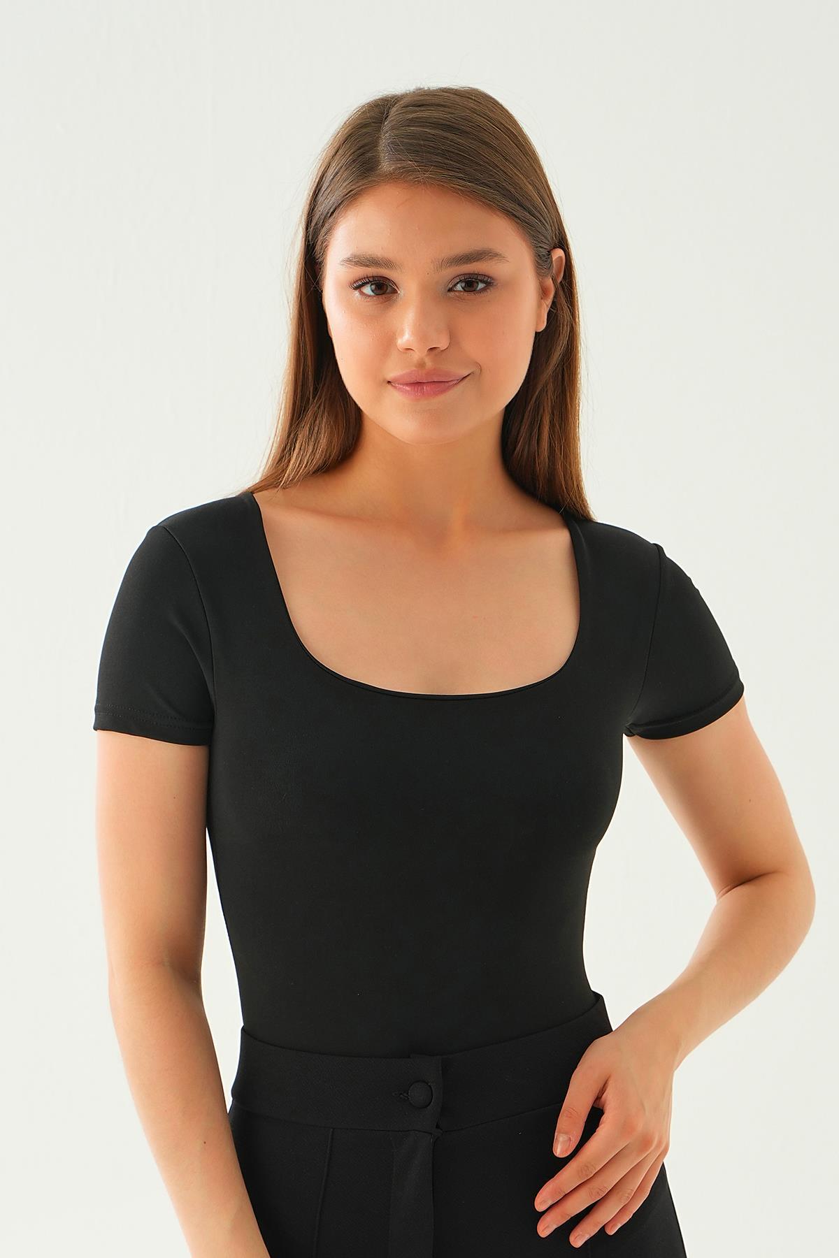 Siyah Çıtçıt Detay Bluz 2034 - 1