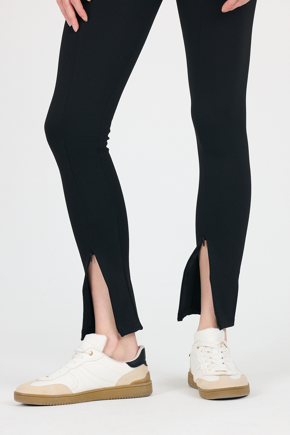 Siyah Paça Fermuarlı Tayt 2069 - 4