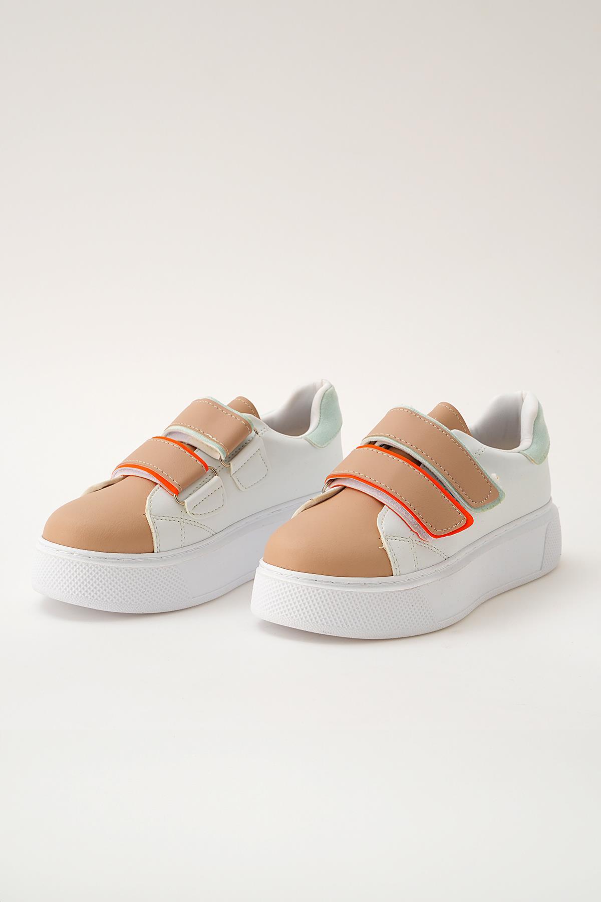 Beyaz-Bej Cırtlı Spor Ayakkabı 2101 - 4