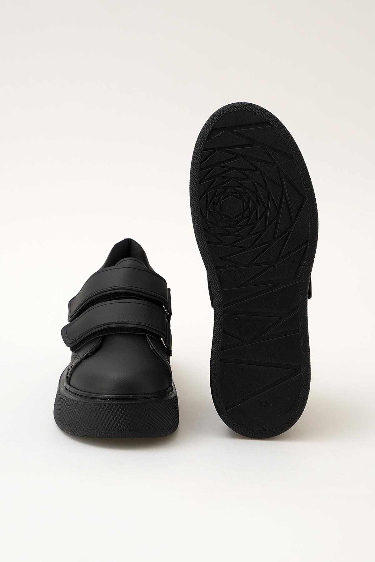 Siyah Cırtlı Spor Ayakkabı 2101 - 3