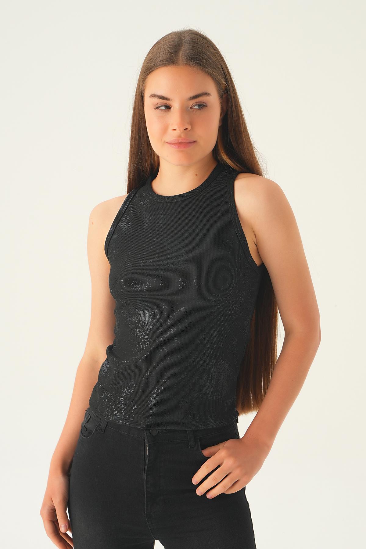 Siyah Varak Desen Sıfır Kol Bluz 21223 - 3