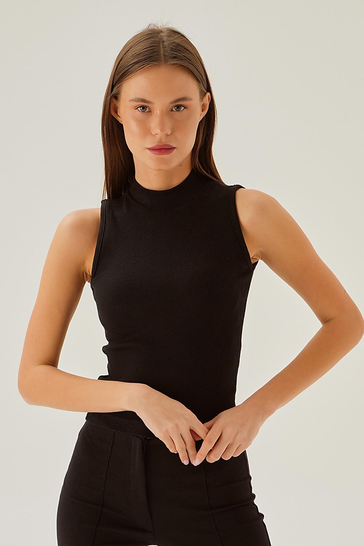 214 Balıkçı Yaka Kolsuz Bluz Siyah - 1