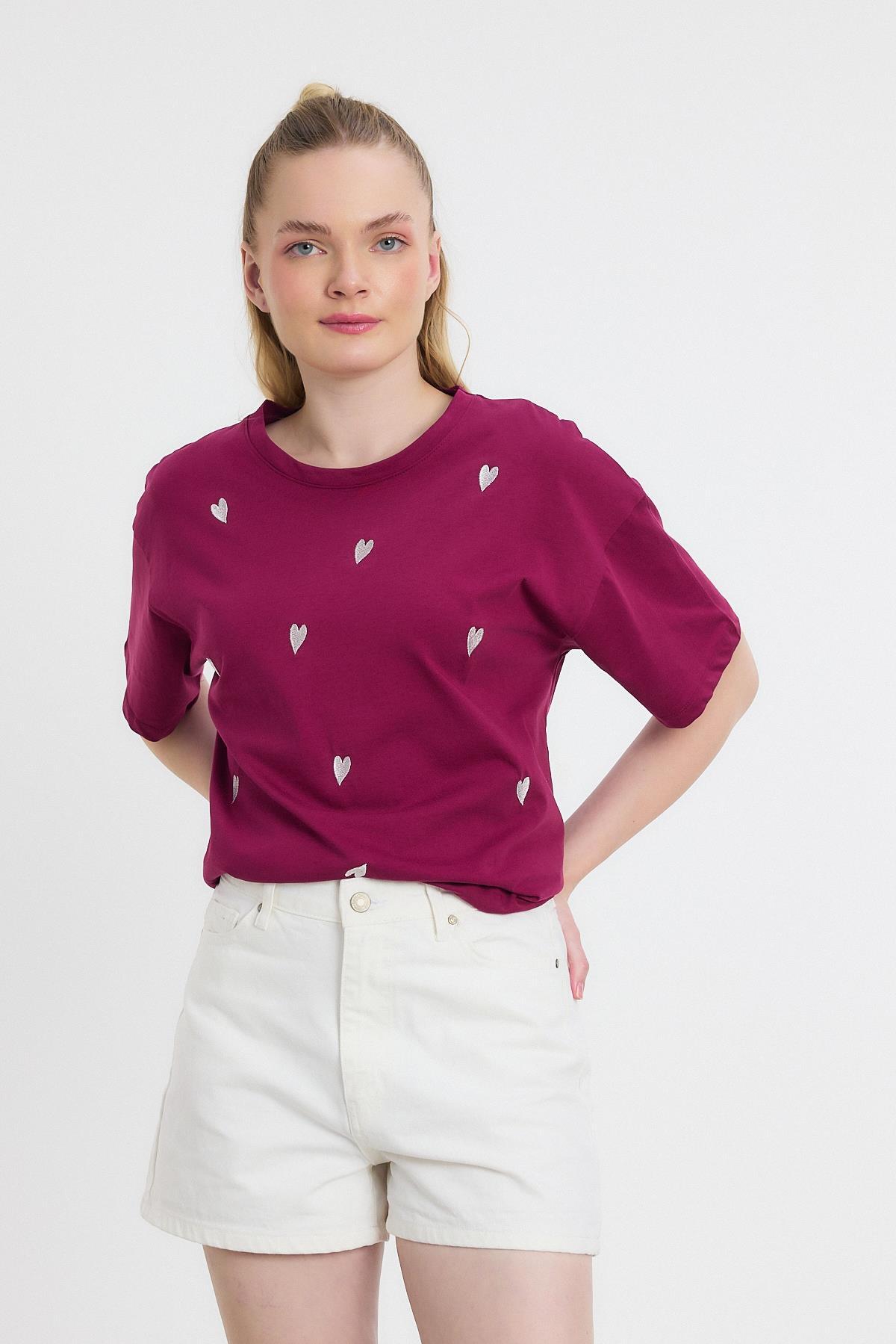 2150-11 Kalp Nakışlı Bisiklet Yaka Tişört Bordo - 6