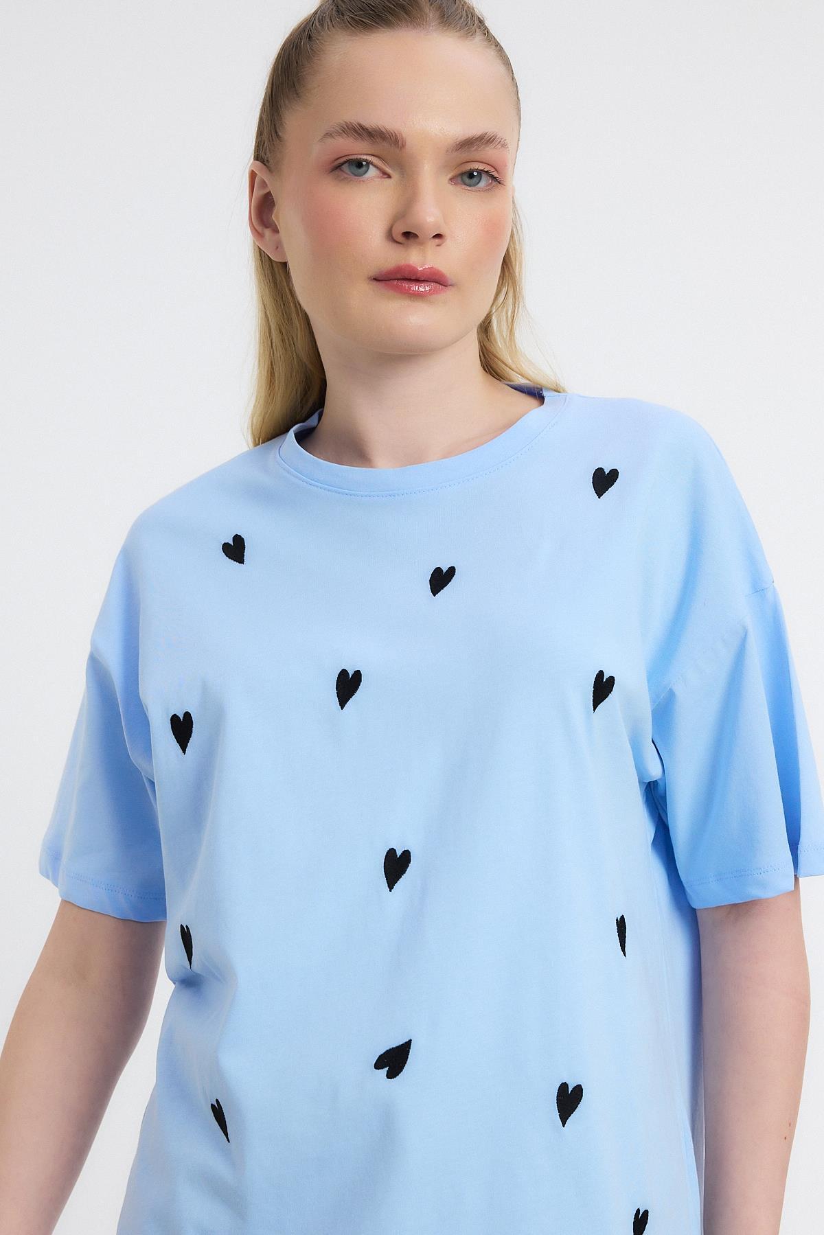 2150-11 Kalp Nakışlı Bisiklet Yaka Tişört Mavi - RAYS