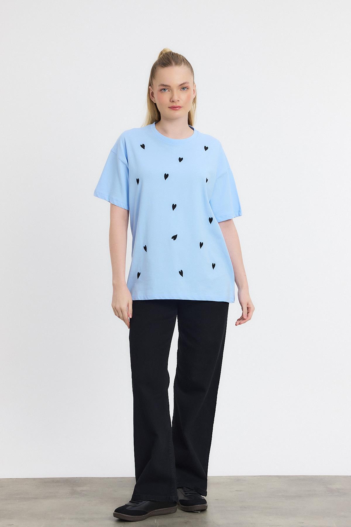 2150-11 Kalp Nakışlı Bisiklet Yaka Tişört Mavi - 2