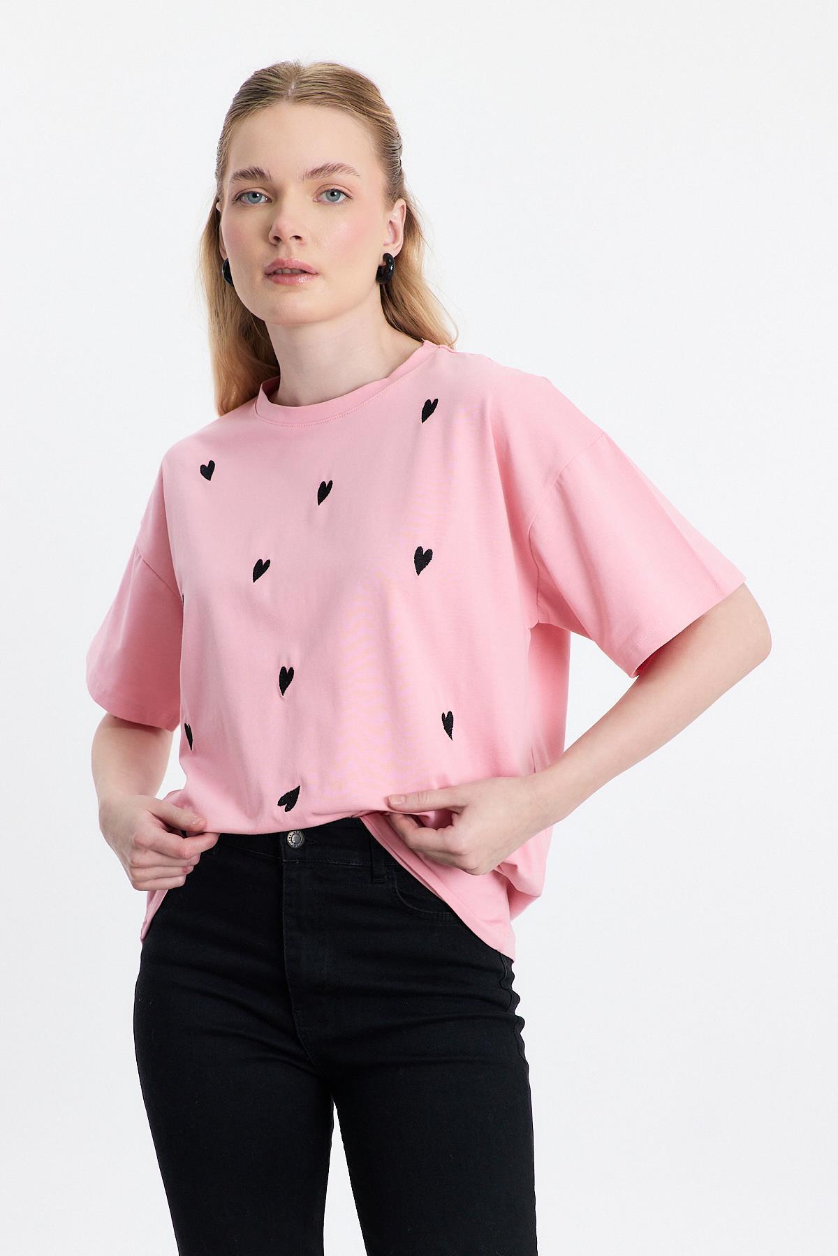 Kalp Nakışlı Bisiklet Yaka Tişört 2150-11M Pembe - 1