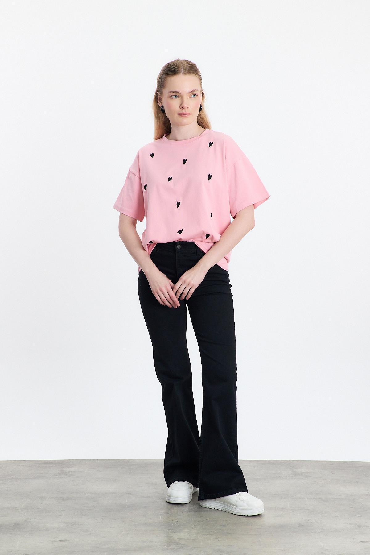 Pembe Kalp Nakışlı Bisiklet Yaka Tişört 2150-11M - 8