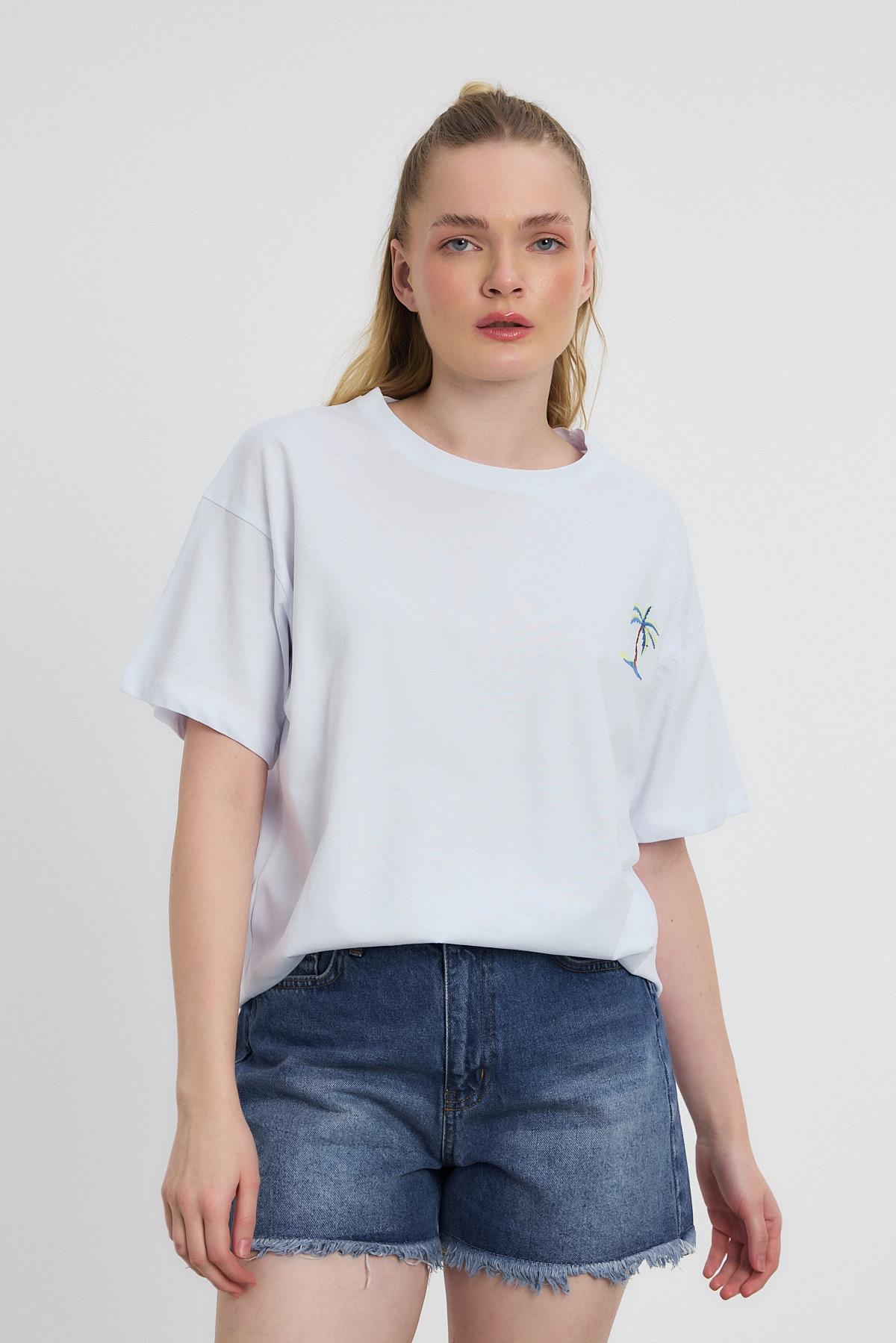 2150-16 Bisiklet Yaka Nakışlı Tişört Beyaz - 1