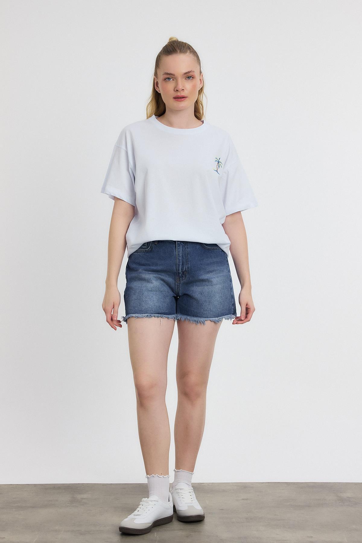 2150-16 Bisiklet Yaka Nakışlı Tişört Beyaz - 3