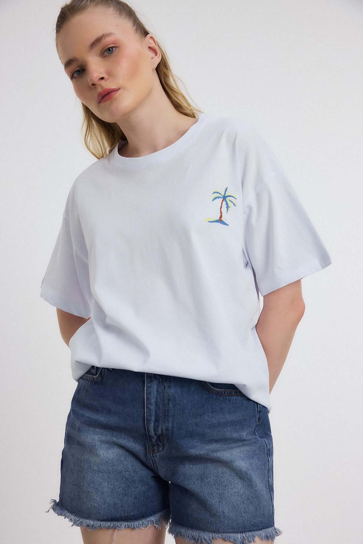 2150-16 Bisiklet Yaka Nakışlı Tişört Beyaz - 6