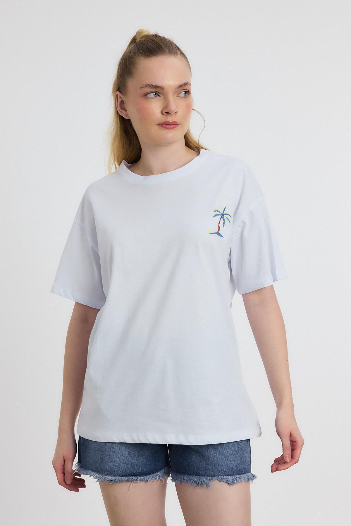 Beyaz Bisiklet Yaka Nakışlı Tişört 2150-16M - 8