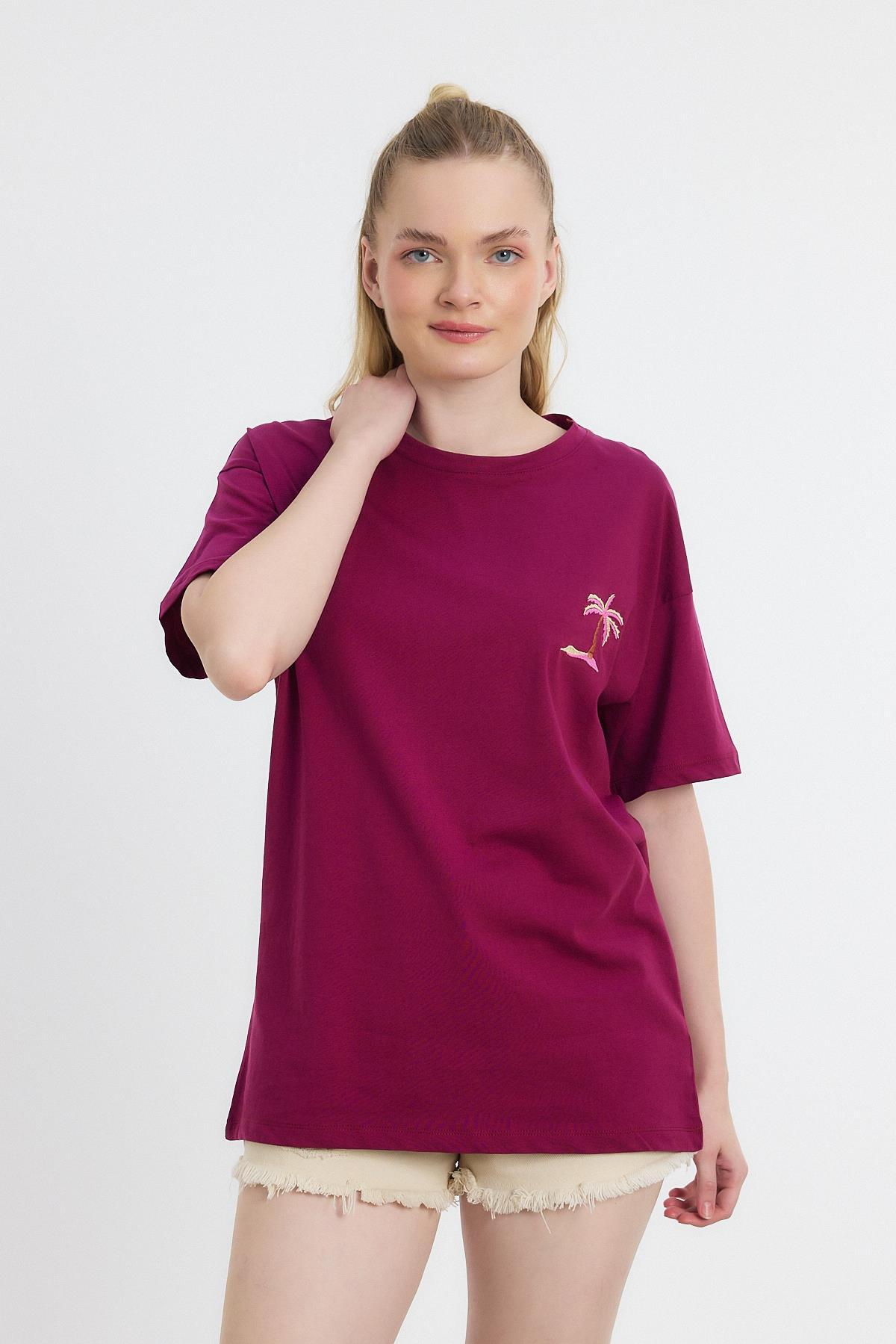 2150-16 Bisiklet Yaka Nakışlı Tişört Bordo - 2