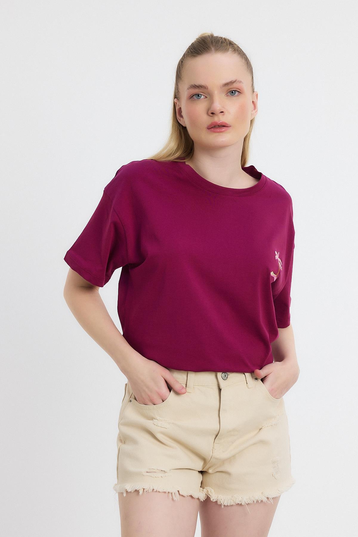 2150-16 Bisiklet Yaka Nakışlı Tişört Bordo - 1