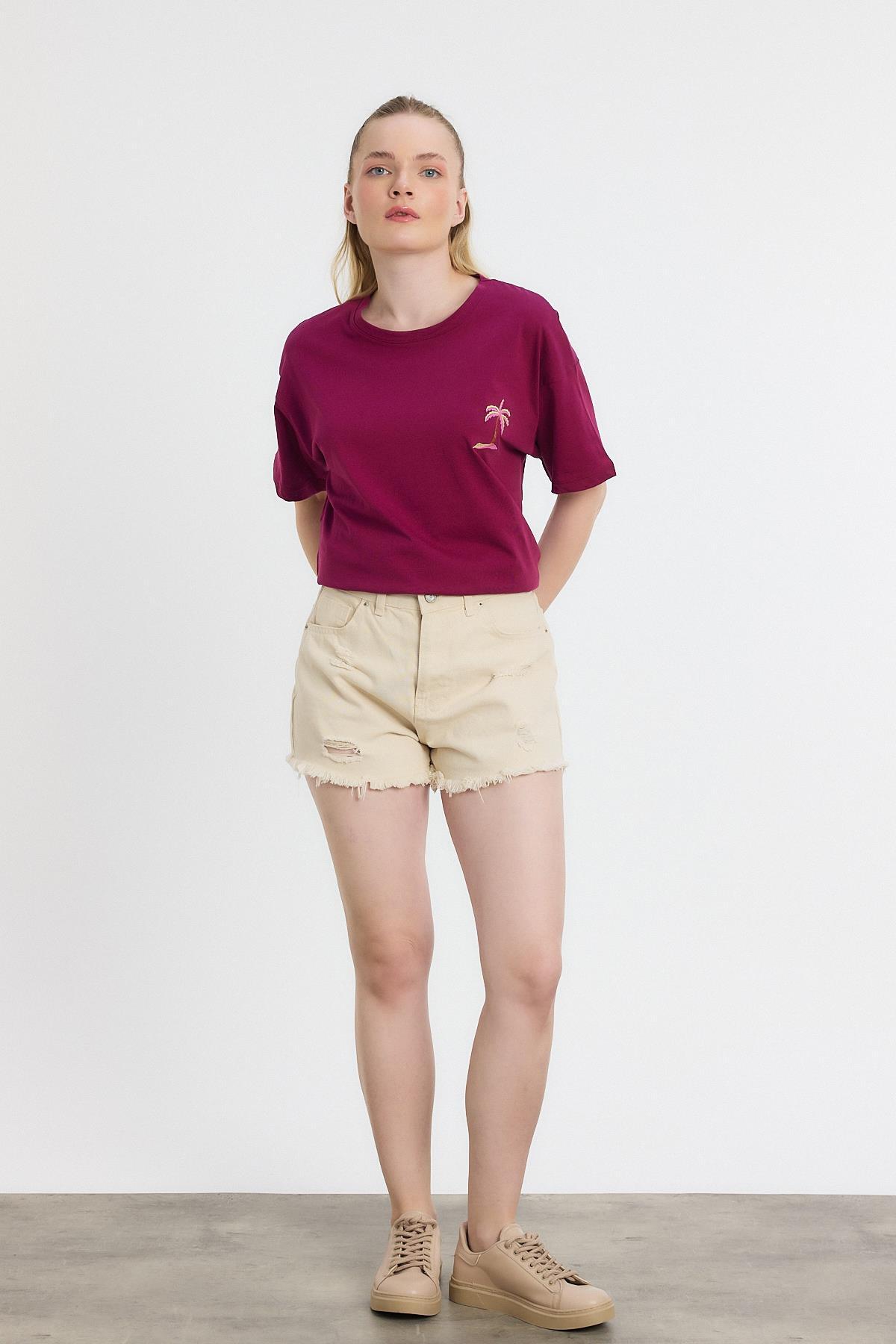 2150-16 Bisiklet Yaka Nakışlı Tişört Bordo - 3